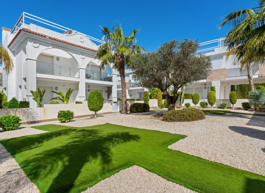 Ruim appartement in Ciudad Quesada met 3 slaapkamers, solarium en zwembad