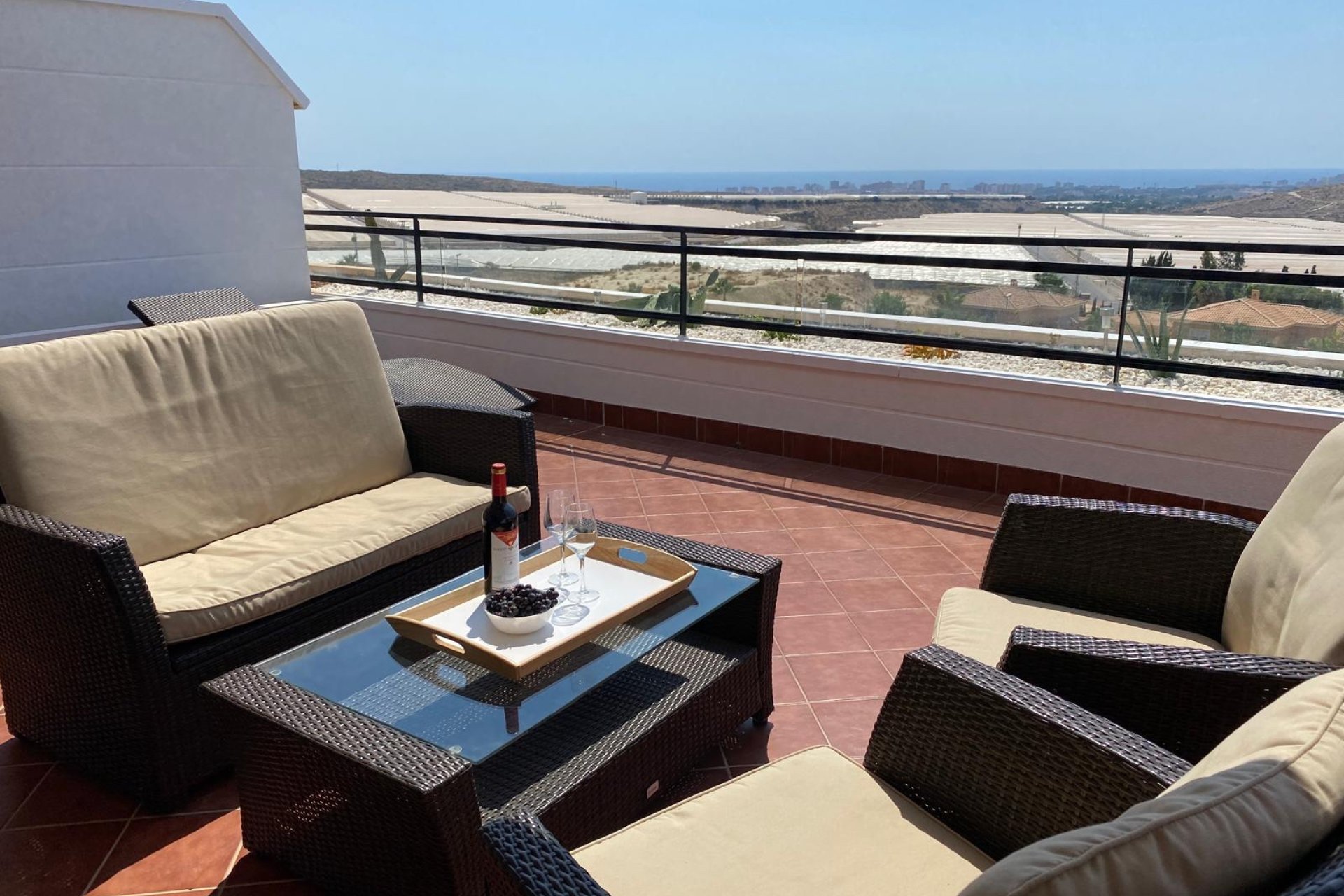 Ruim appartement met 2 slaapkamers, groot terras en zwembad in Mutxamel, Costa Blanca