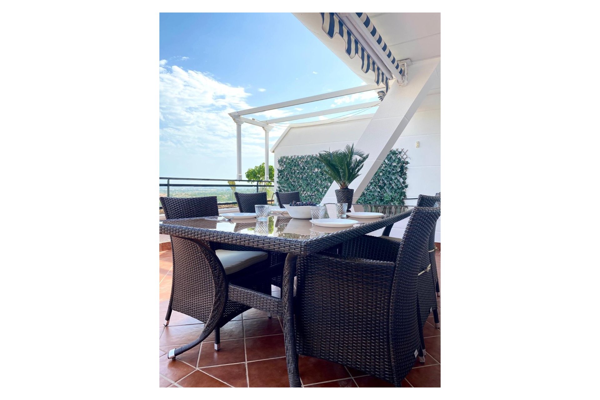 Ruim appartement met 2 slaapkamers, groot terras en zwembad in Mutxamel, Costa Blanca