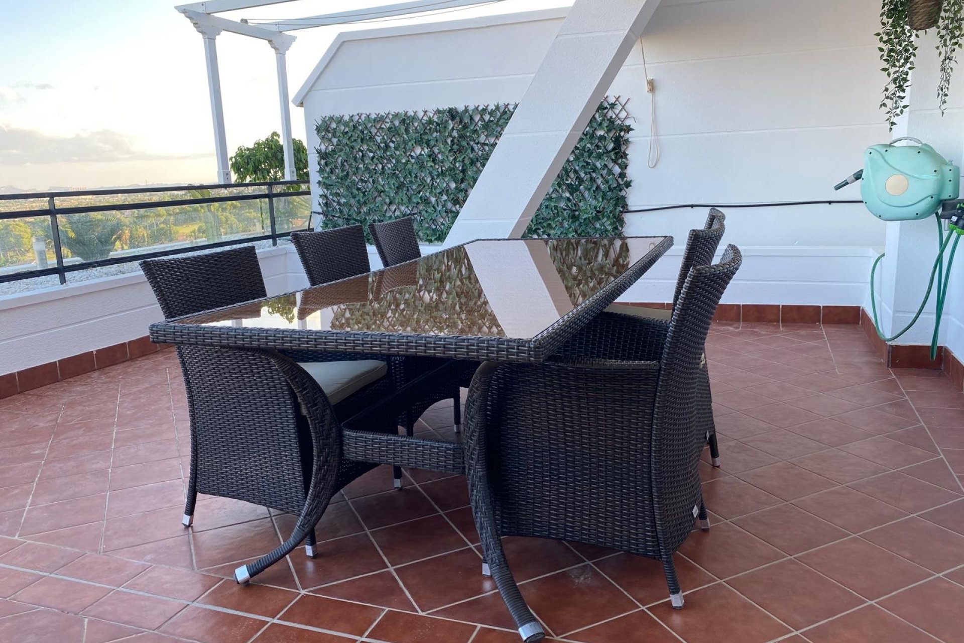 Ruim appartement met 2 slaapkamers, groot terras en zwembad in Mutxamel, Costa Blanca