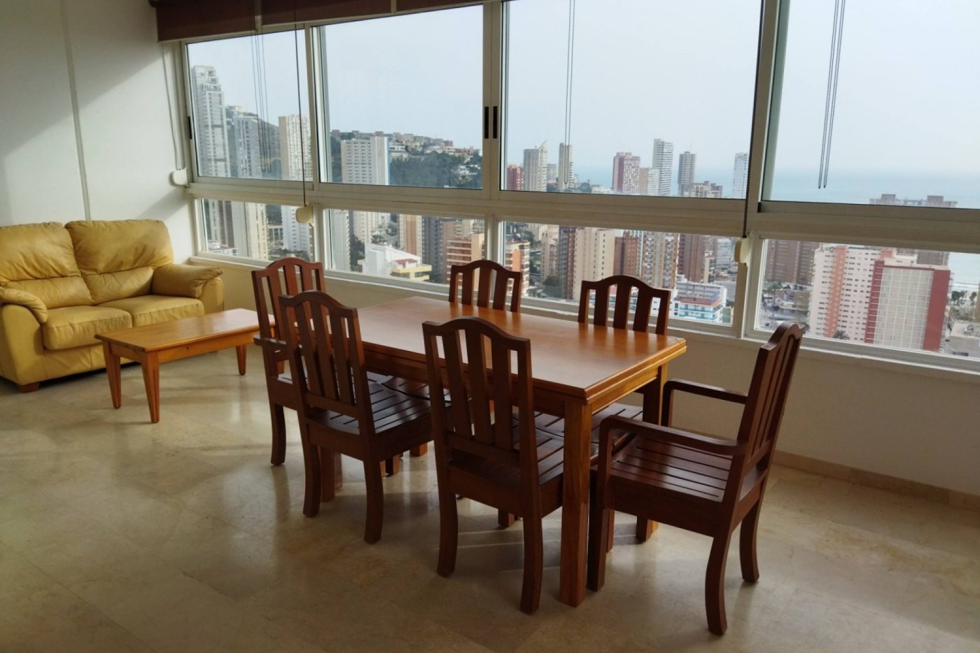Ruim appartement met zeezicht en luxe voorzieningen in Benidorm, Rincón de Loix