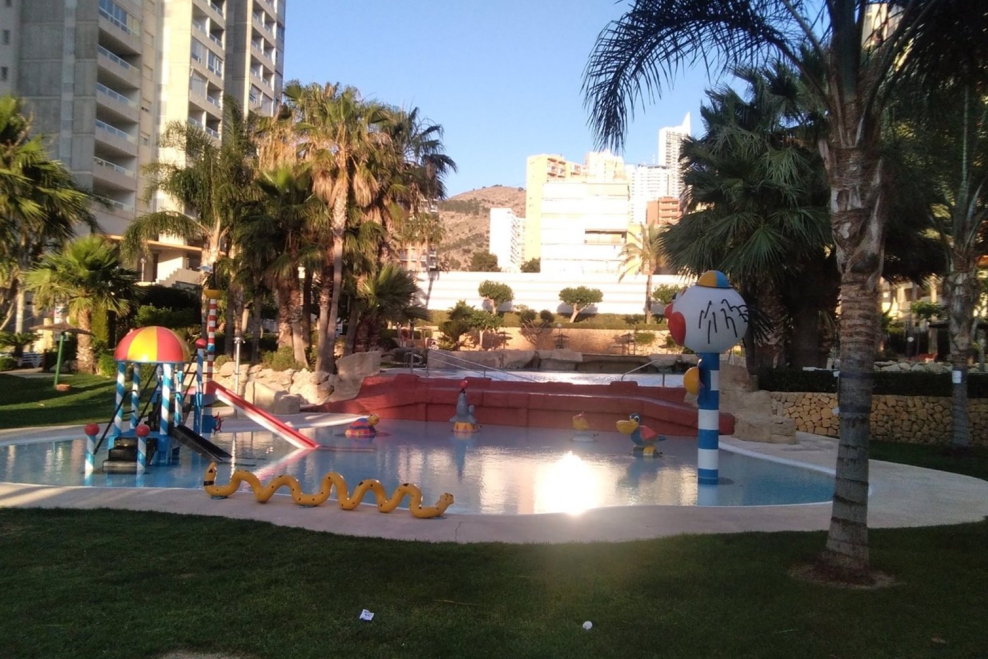 Ruim appartement met zeezicht en luxe voorzieningen in Benidorm, Rincón de Loix