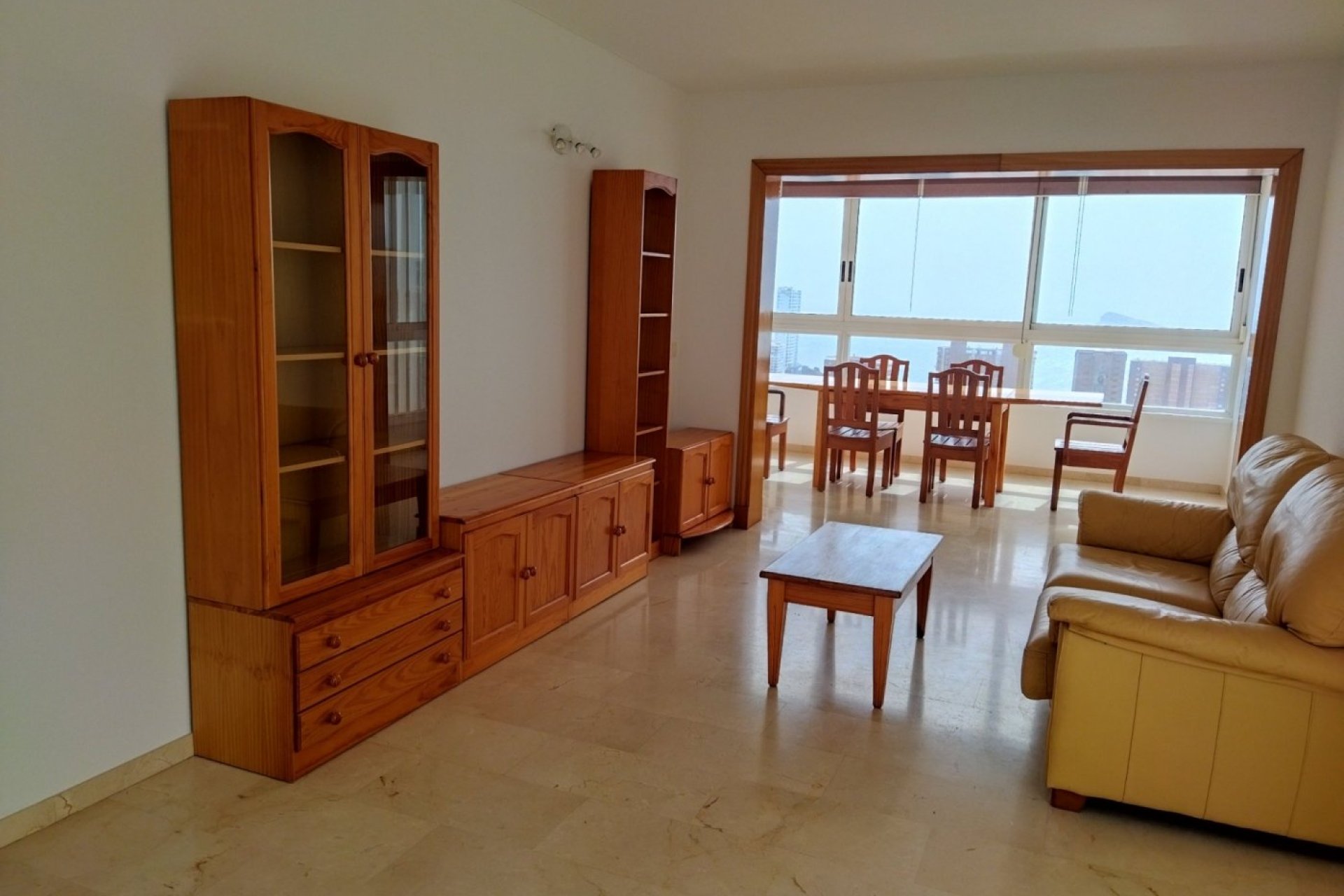 Ruim appartement met zeezicht en luxe voorzieningen in Benidorm, Rincón de Loix