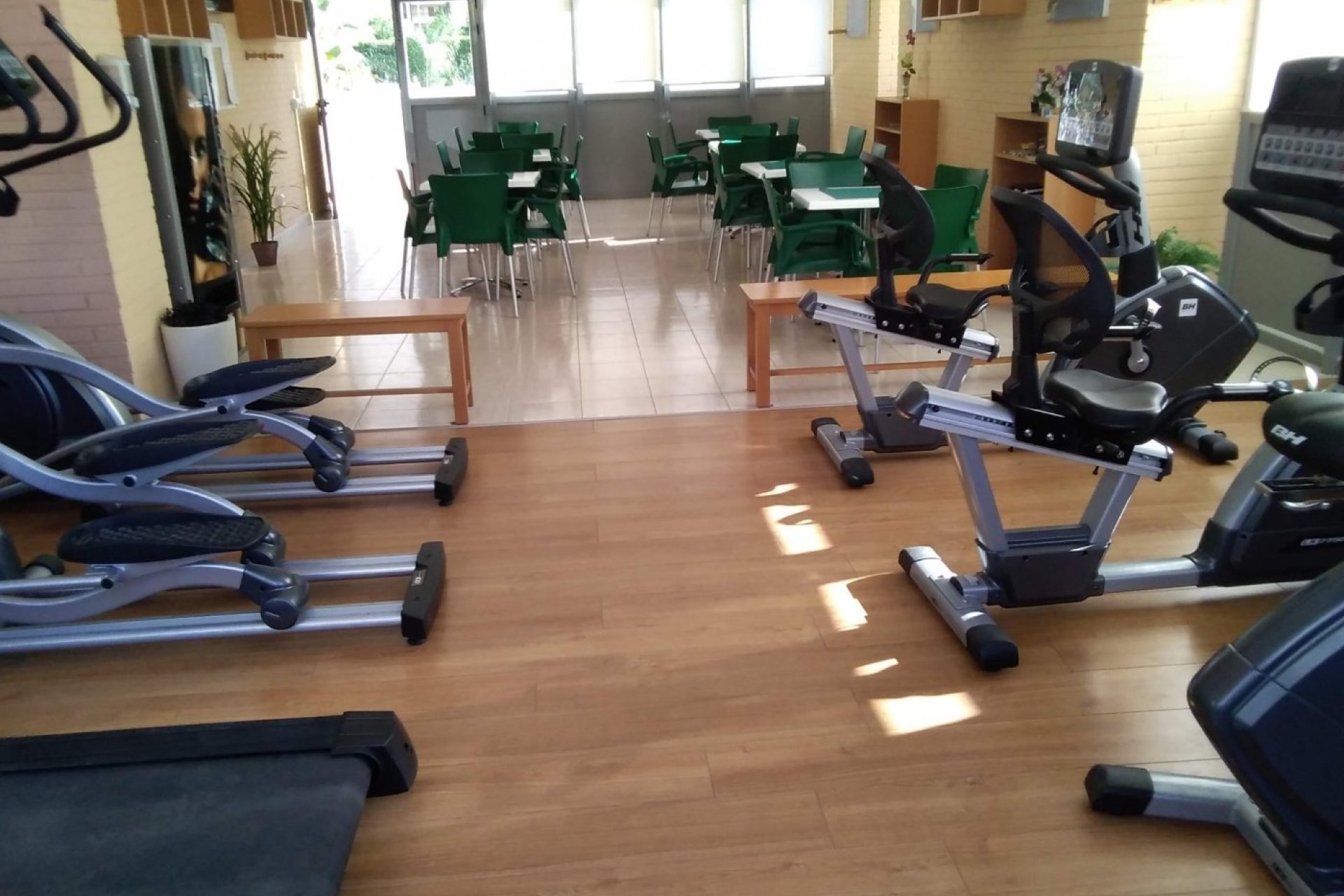 Ruim appartement met zeezicht en luxe voorzieningen in Benidorm, Rincón de Loix