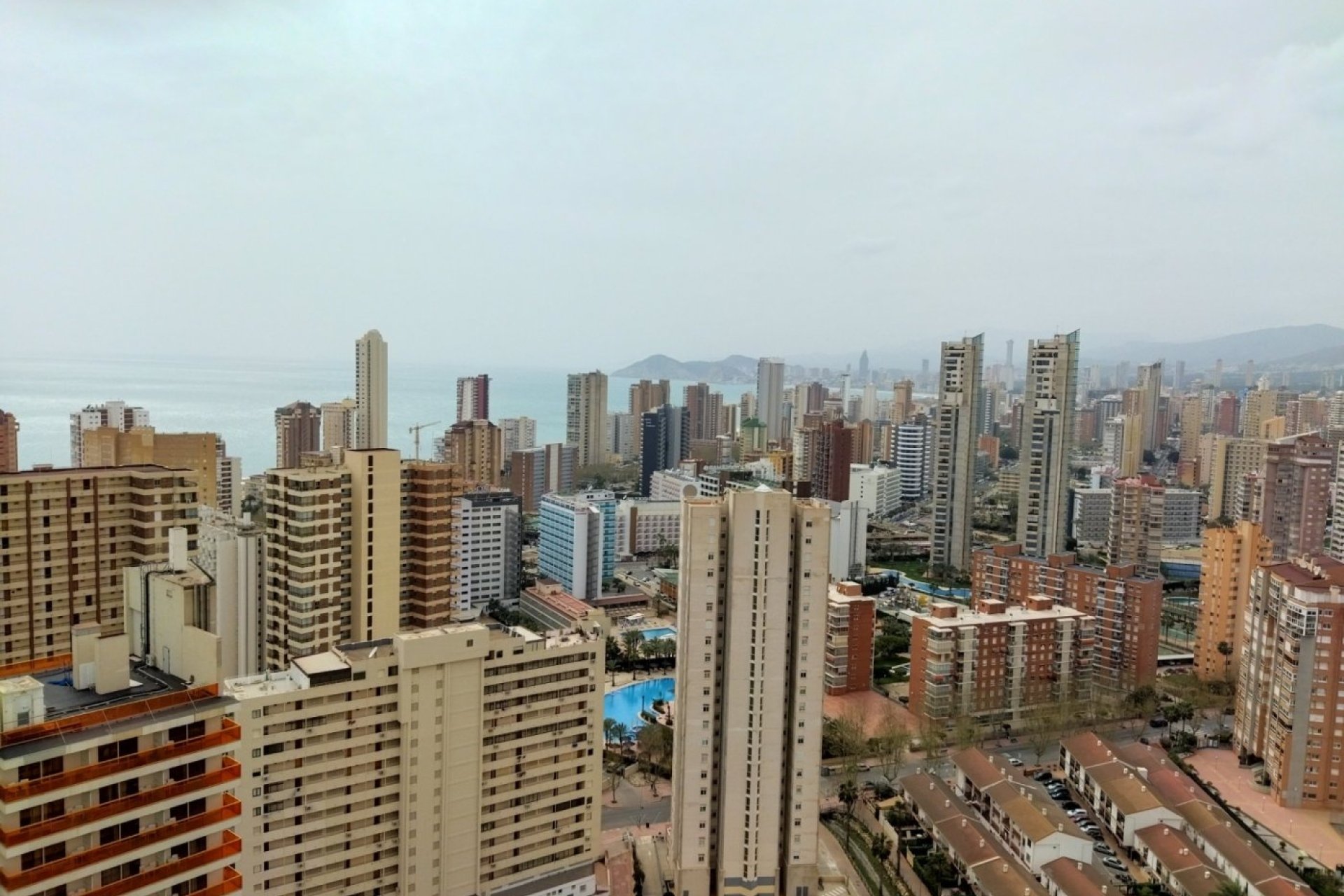 Ruim appartement met zeezicht en luxe voorzieningen in Benidorm, Rincón de Loix