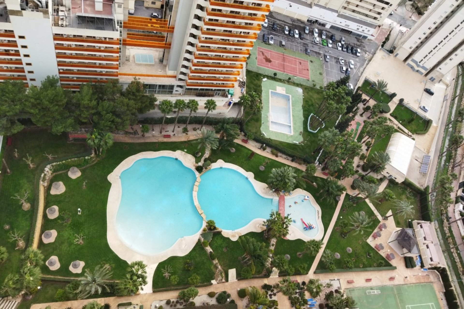 Ruim appartement met zeezicht en luxe voorzieningen in Benidorm, Rincón de Loix
