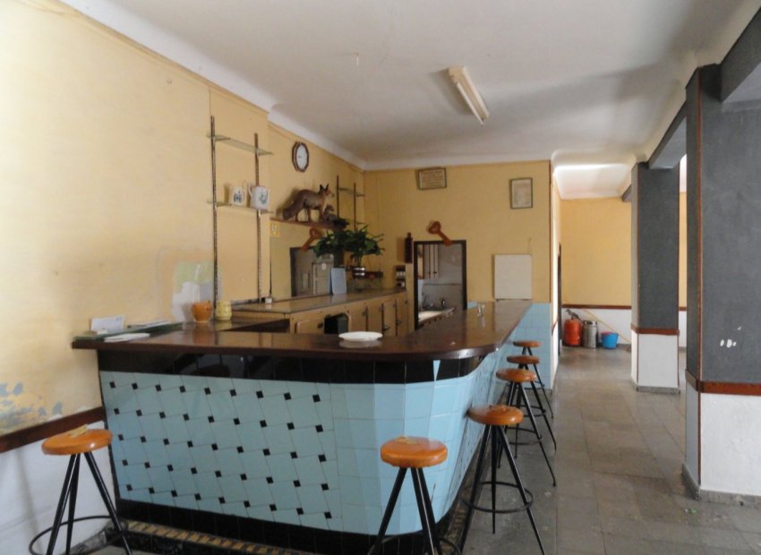 Ruim herenhuis in Bolulla, 6 slaapkamers, 3 badkamers, prachtige natuur