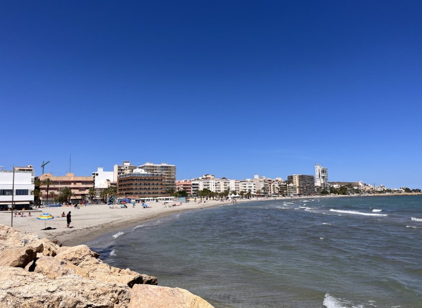 Ruim modern appartement met 4 slaapkamers nabij het strand in Santa Pola