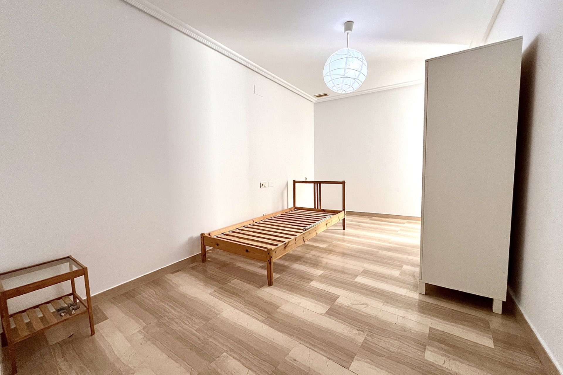 Ruim modern appartement met 4 slaapkamers nabij het strand in Santa Pola