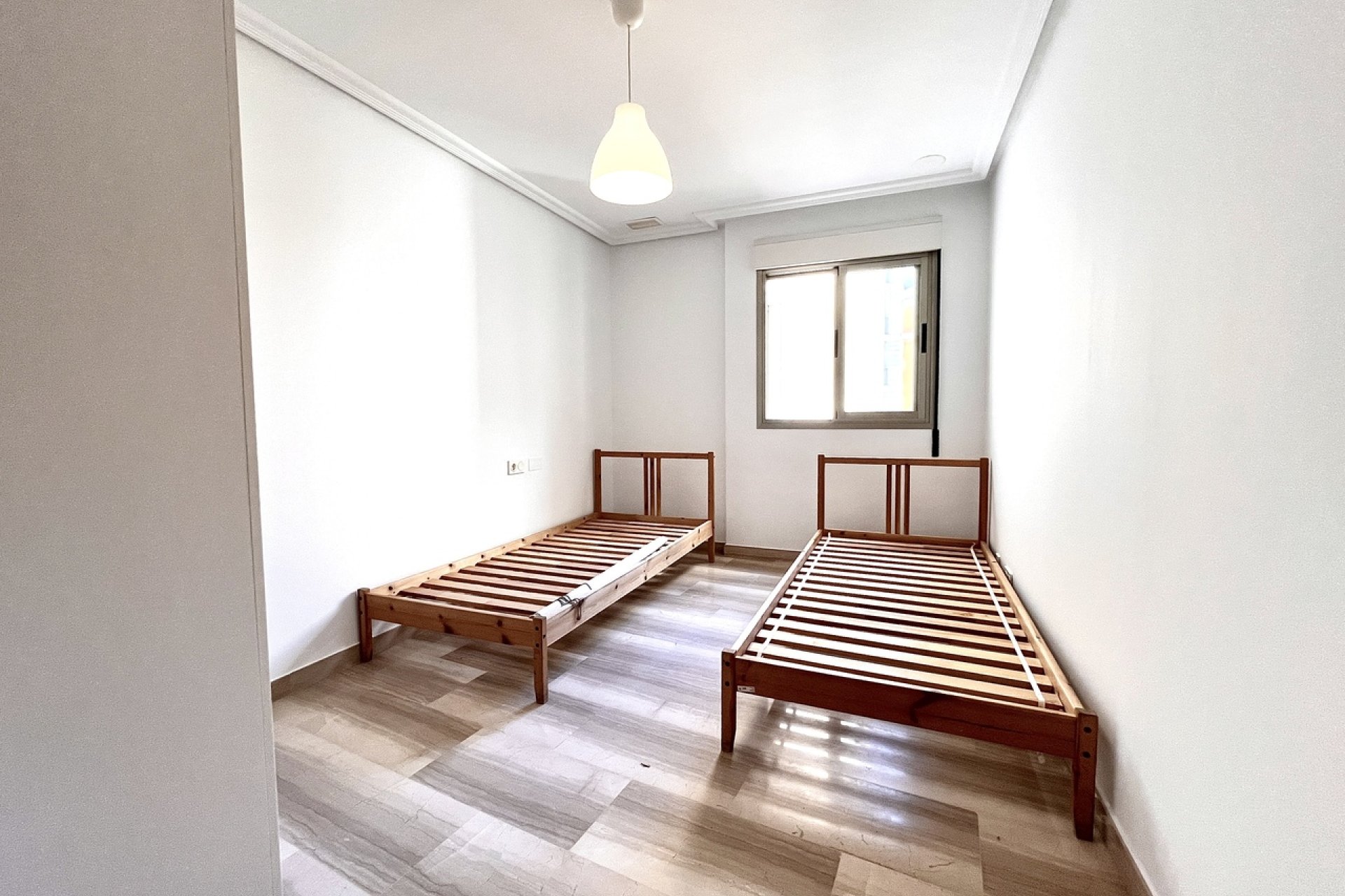 Ruim modern appartement met 4 slaapkamers nabij het strand in Santa Pola