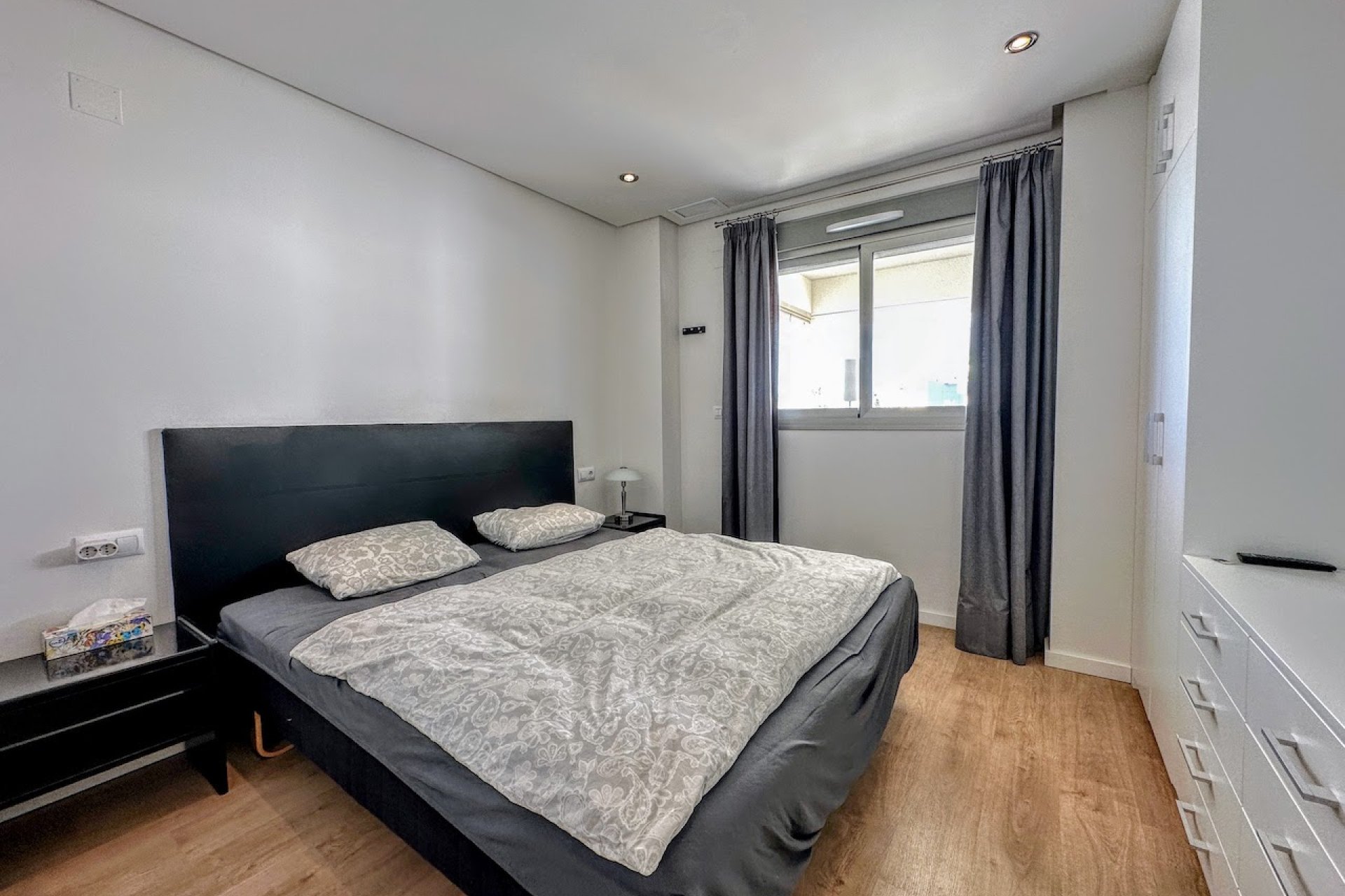 Ruim modern appartement met zeezicht en luxe voorzieningen in Orihuela Costa