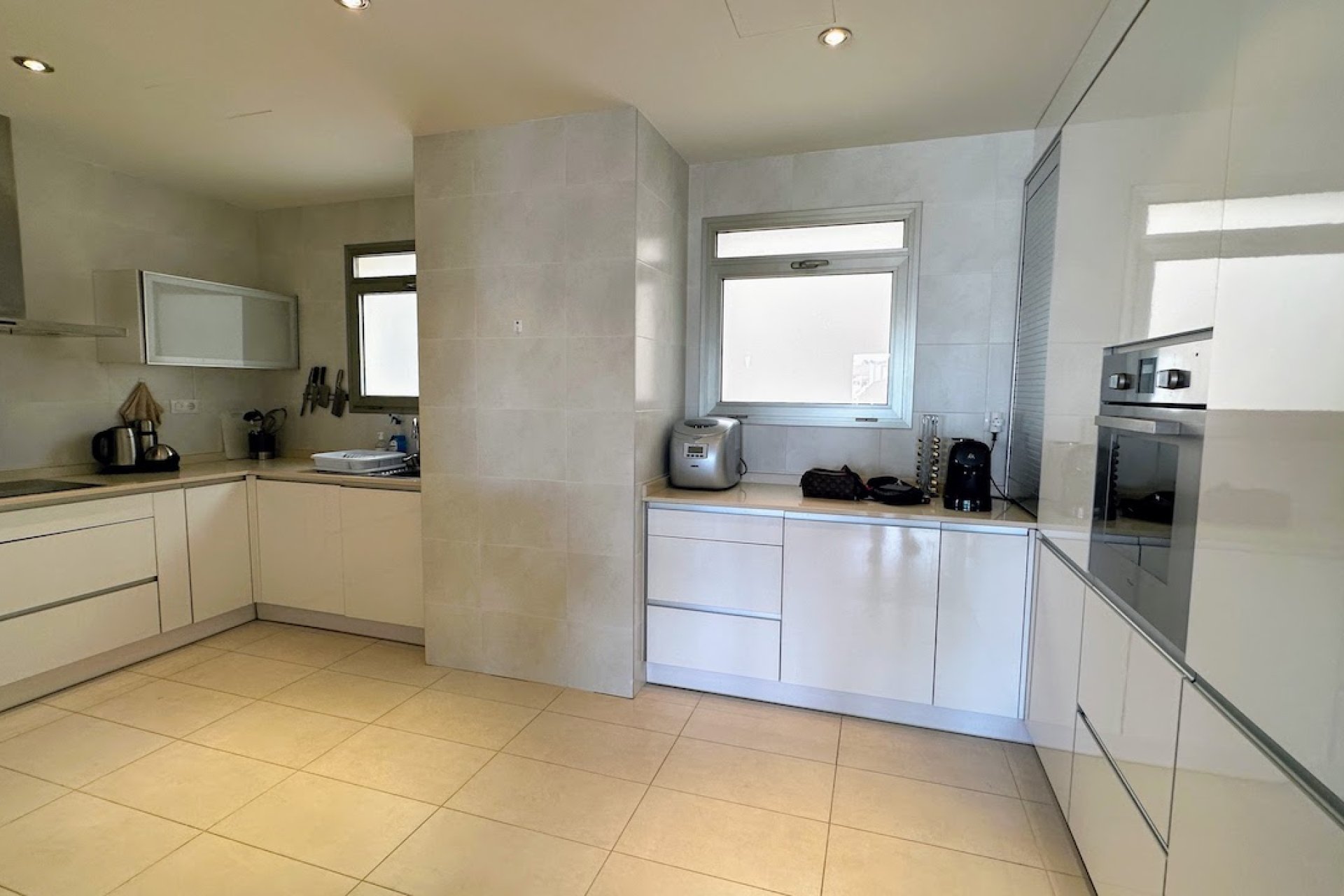 Ruim modern appartement met zeezicht en luxe voorzieningen in Orihuela Costa