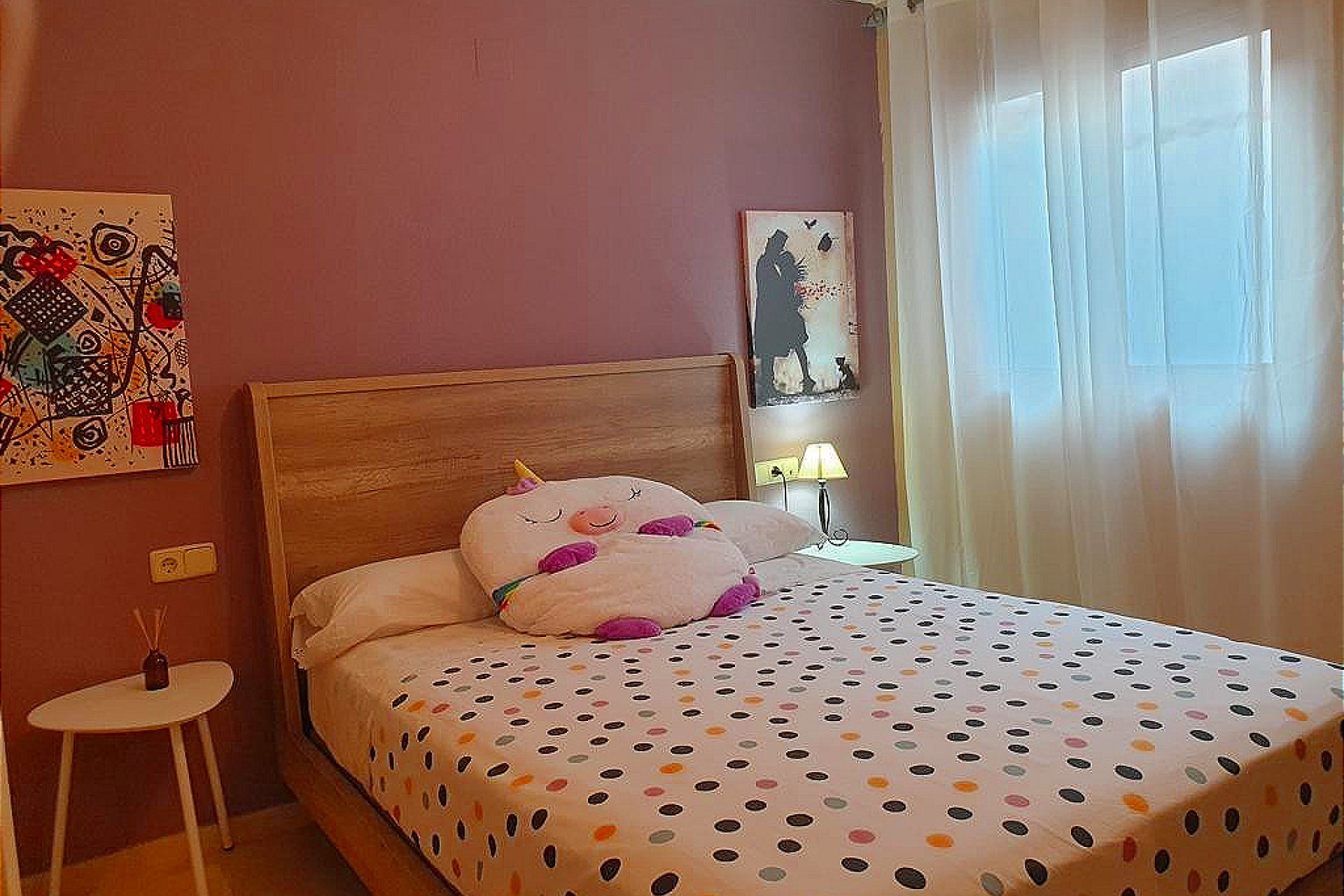 Ruime townhouse in La Nucia met 4 slaapkamers, terras en dubbele garage