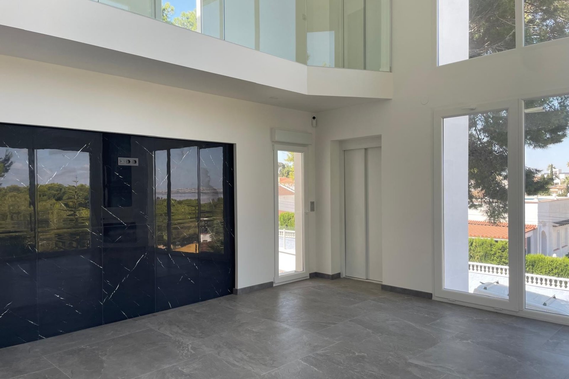 Ruime villa in Torrevieja met 6 slaapkamers en privézwembad