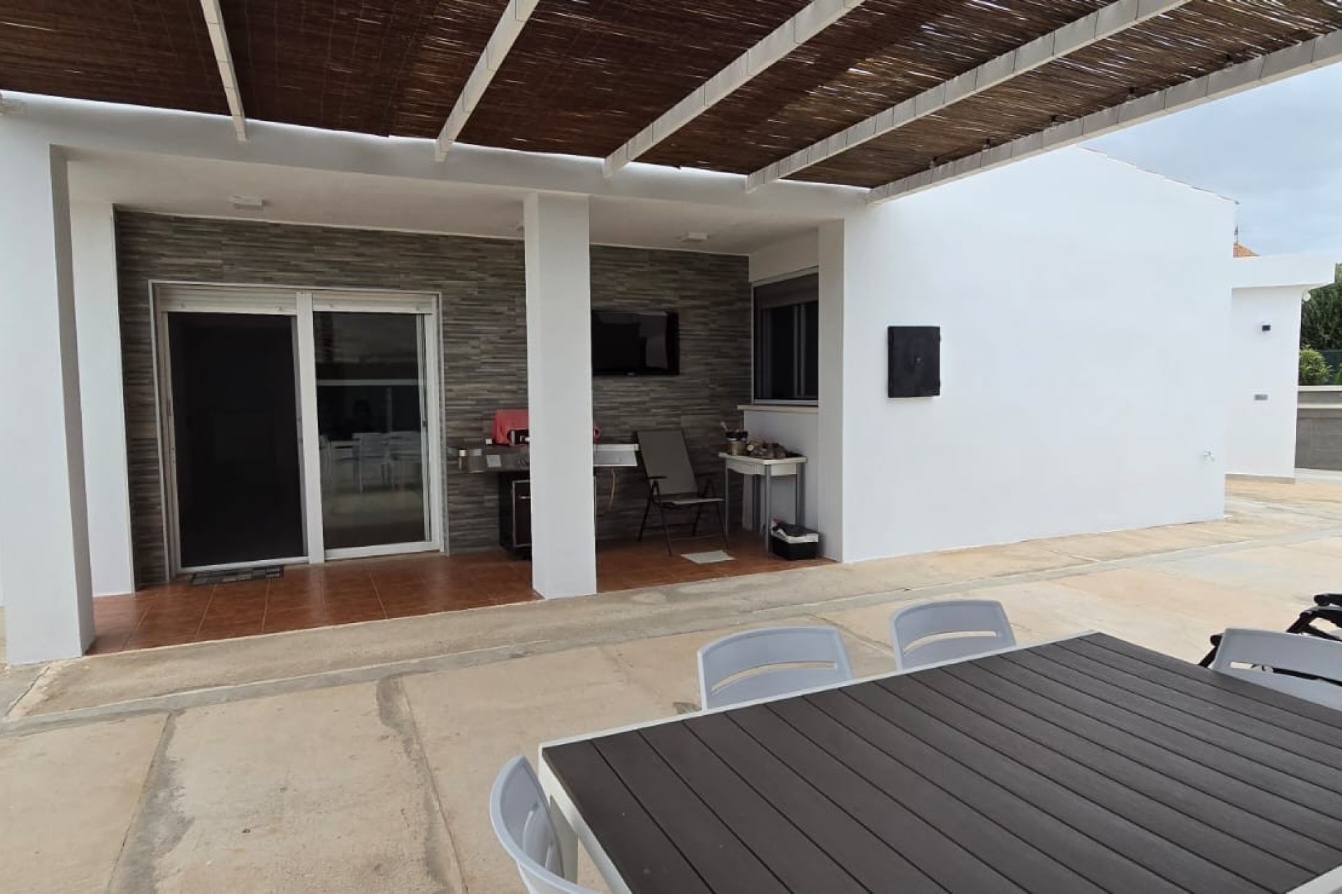 Ruime villa met 4 slaapkamers, tuin en terras in La Nucía nabij strand