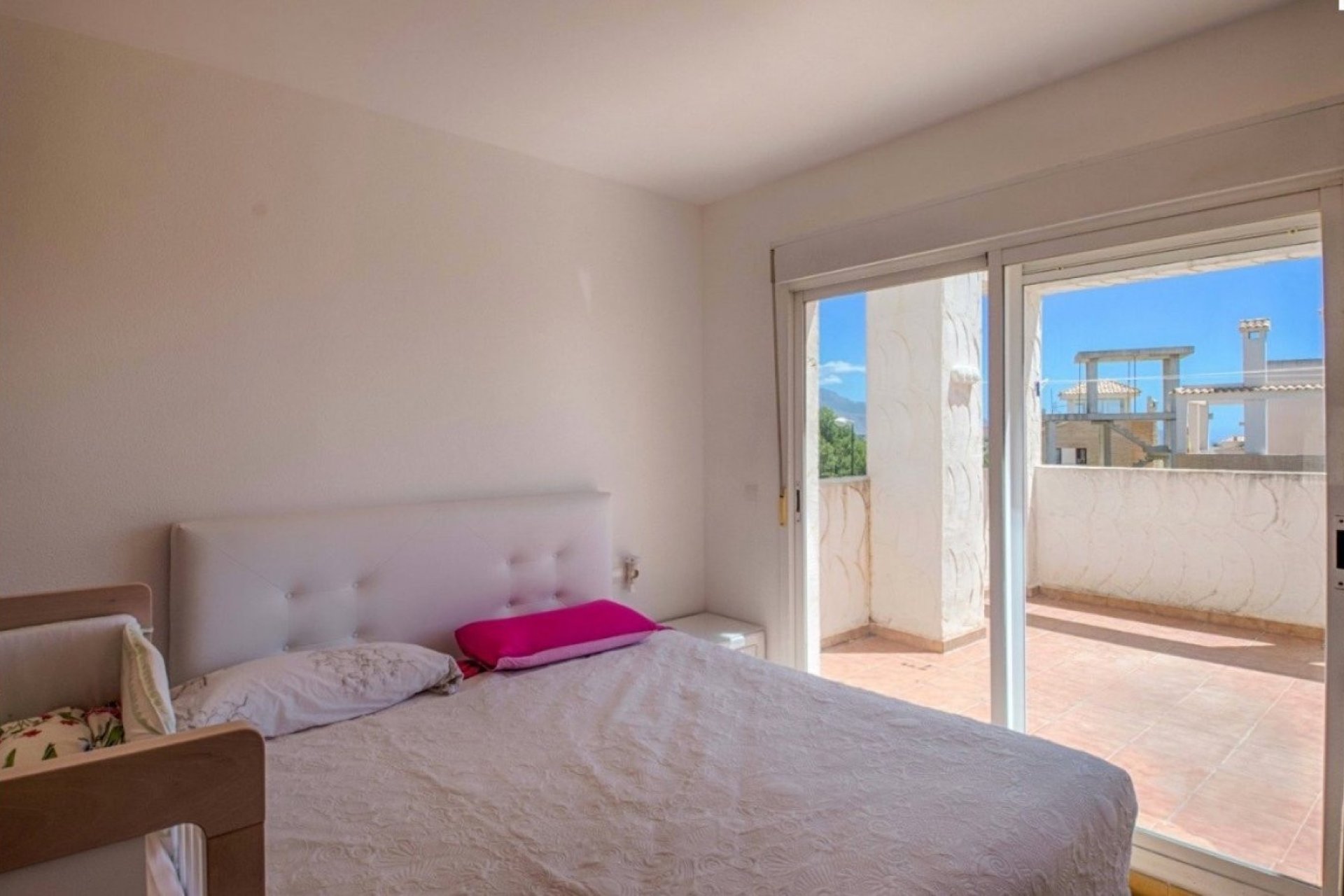Ruime villa met 4 slaapkamers, tuin en terras in La Nucía nabij strand