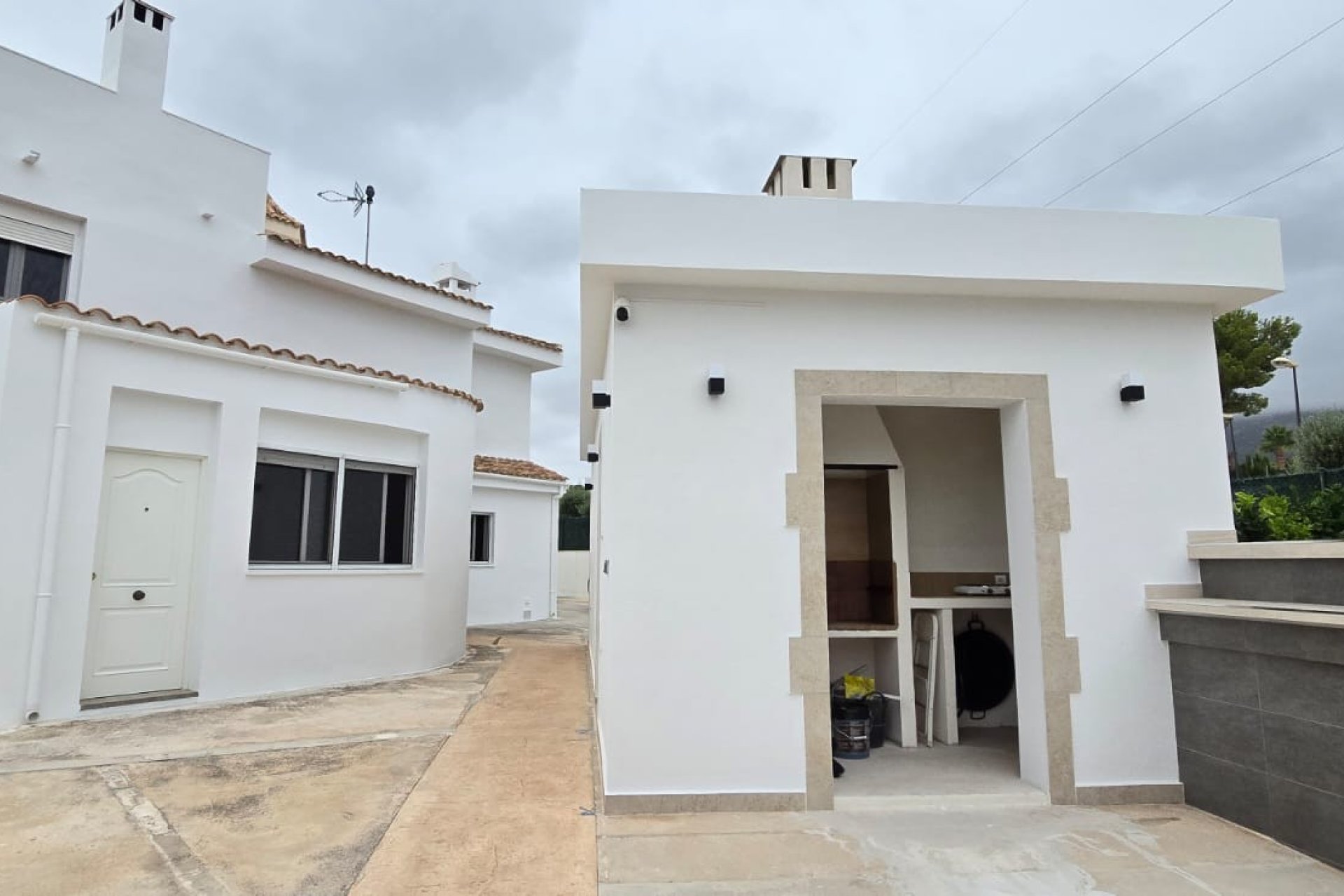 Ruime villa met 4 slaapkamers, tuin en terras in La Nucía nabij strand