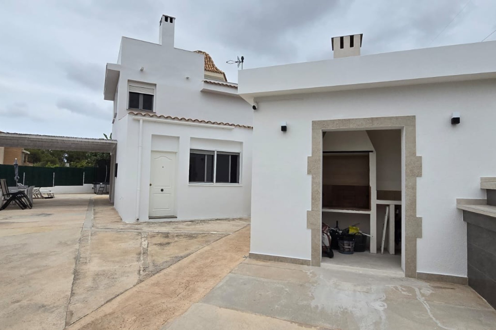 Ruime villa met 4 slaapkamers, tuin en terras in La Nucía nabij strand