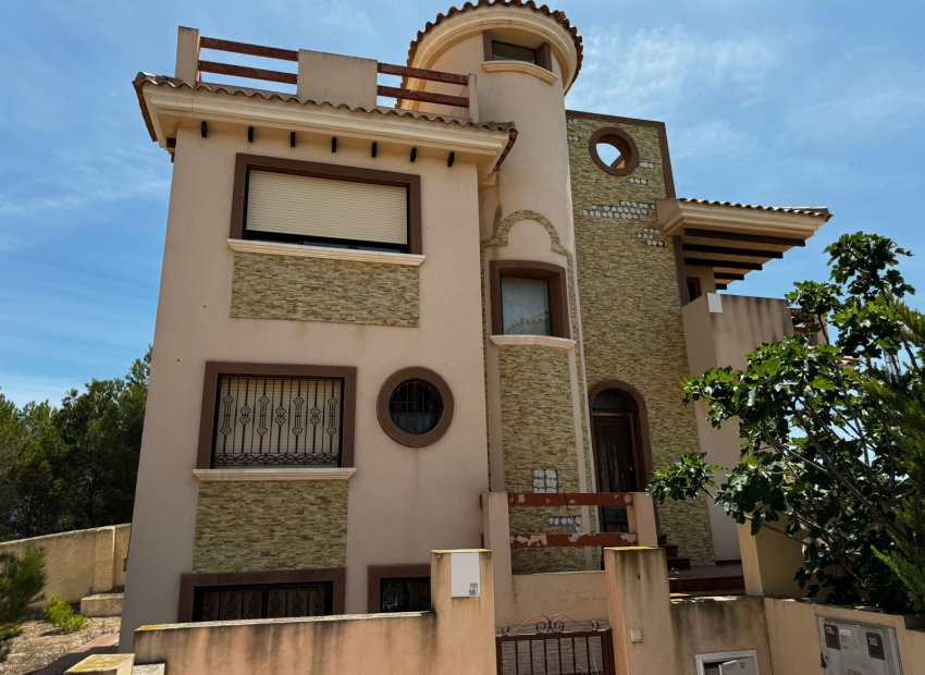 Ruime villa met privézwembad en 4 slaapkamers in Villamartin, Orihuela Costa