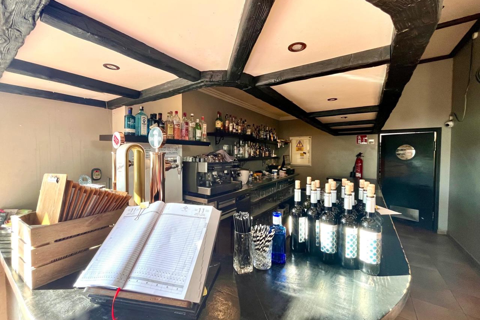 Se vende: Restaurante de éxito en El Raso, Guardamar – 320 m², totalmente equipado