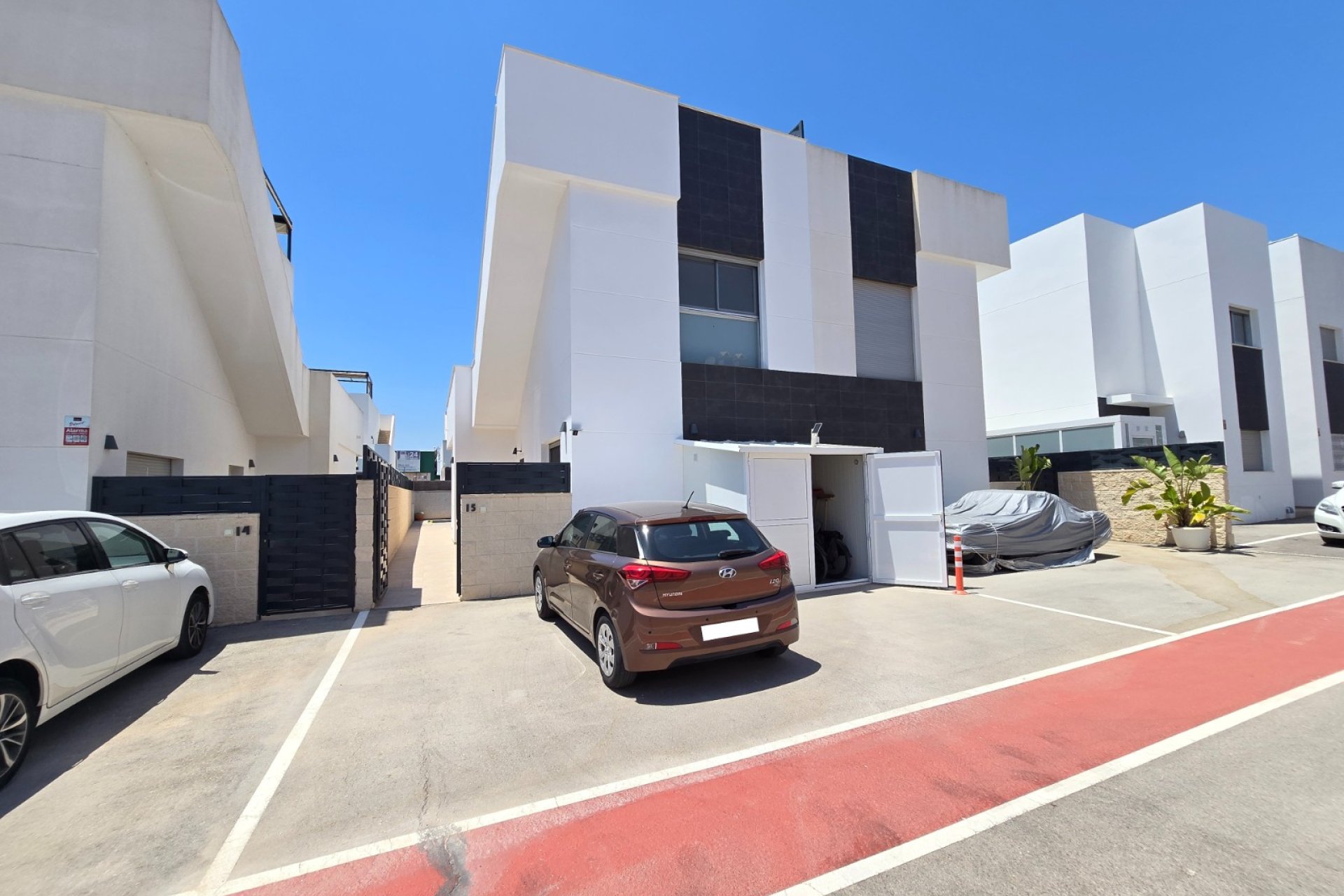 Semi-detached villa in Ciudad Quesada with private pool and sun deck