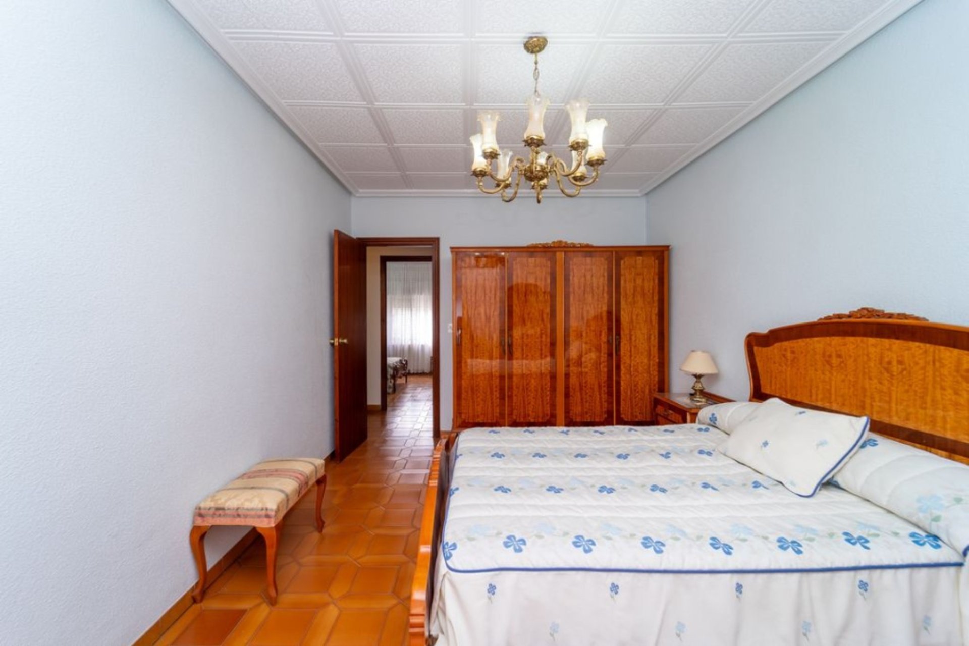 Semi-detached villa with 4 bedrooms, private garage, and garden in Salinas, Costa Blanca