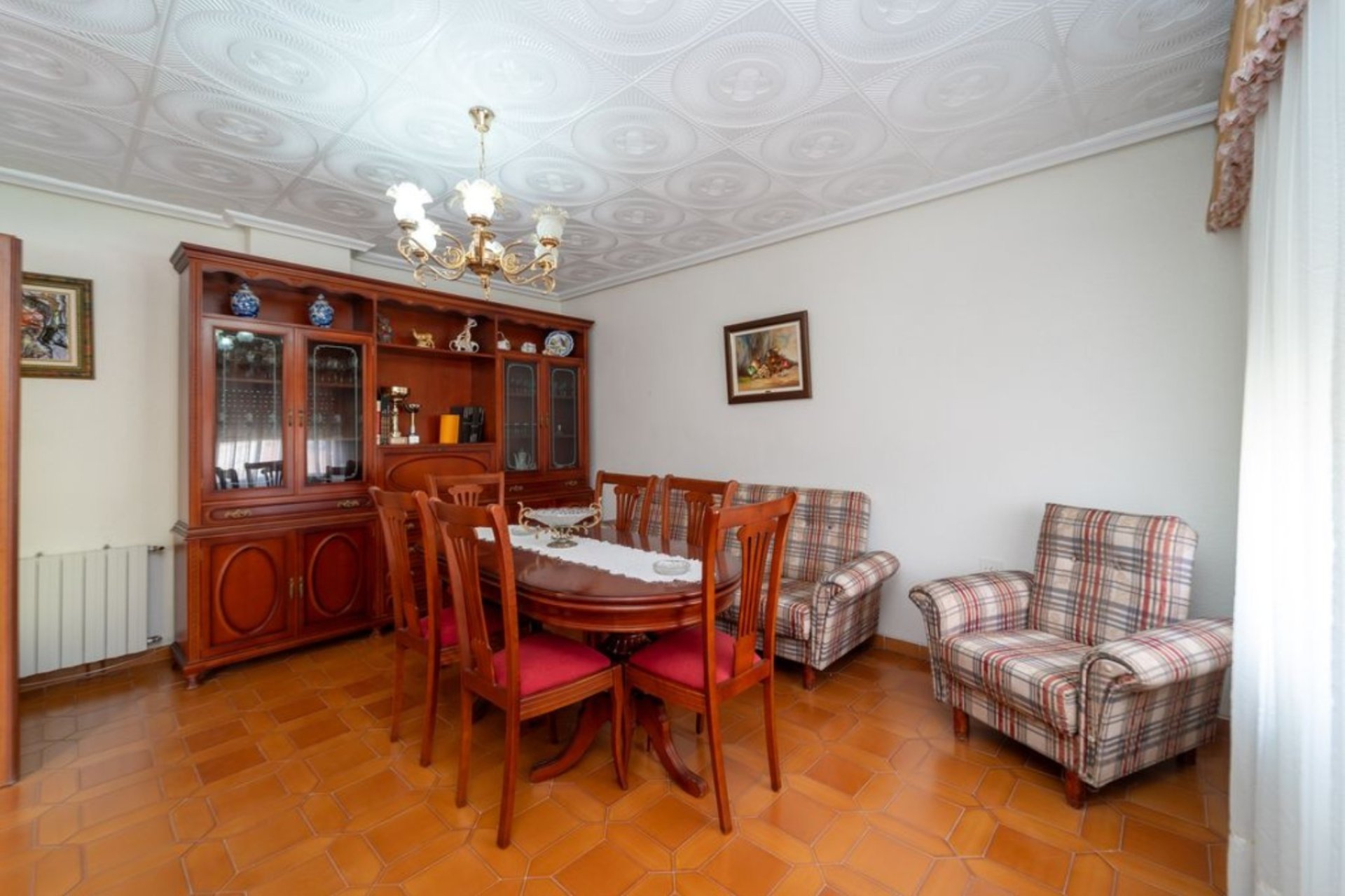 Semi-detached villa with 4 bedrooms, private garage, and garden in Salinas, Costa Blanca