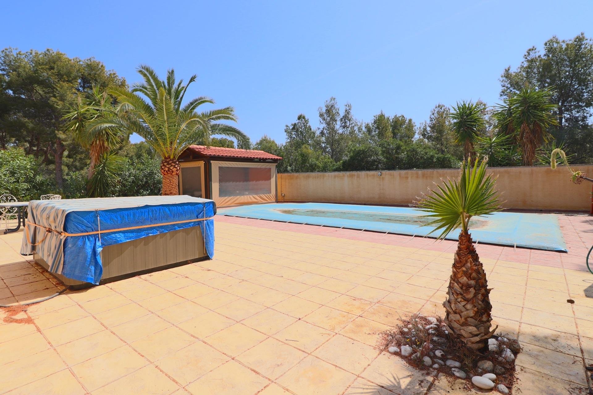 ﻿Single-story villa with a private pool and double garage in La Nucía, near Benidorm