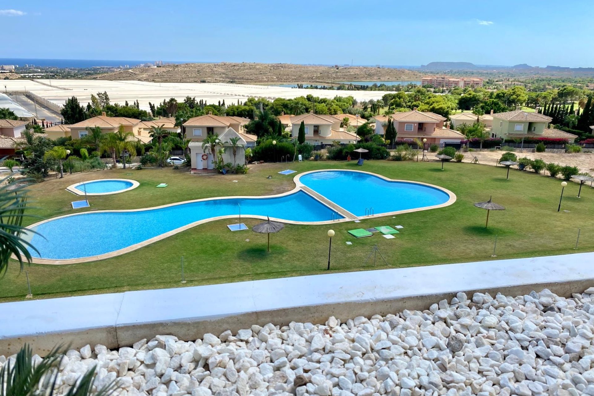 Spacious 2-bedroom apartment with a large terrace and pool in Mutxamel, Costa Blanca
