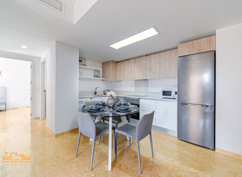 Spacious 3-bedroom apartment for sale in La Recoleta, Punta Prima