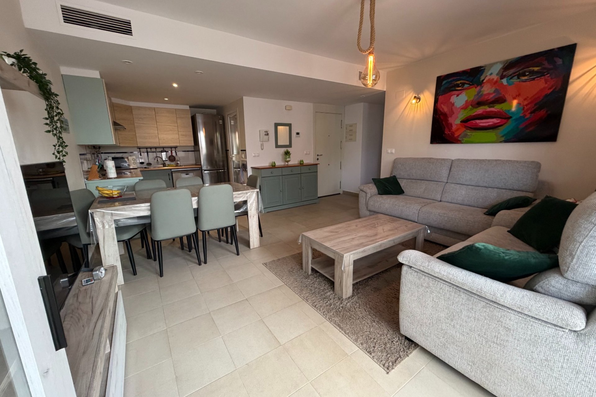 Spacious 3-bedroom apartment in Orihuela with a pool