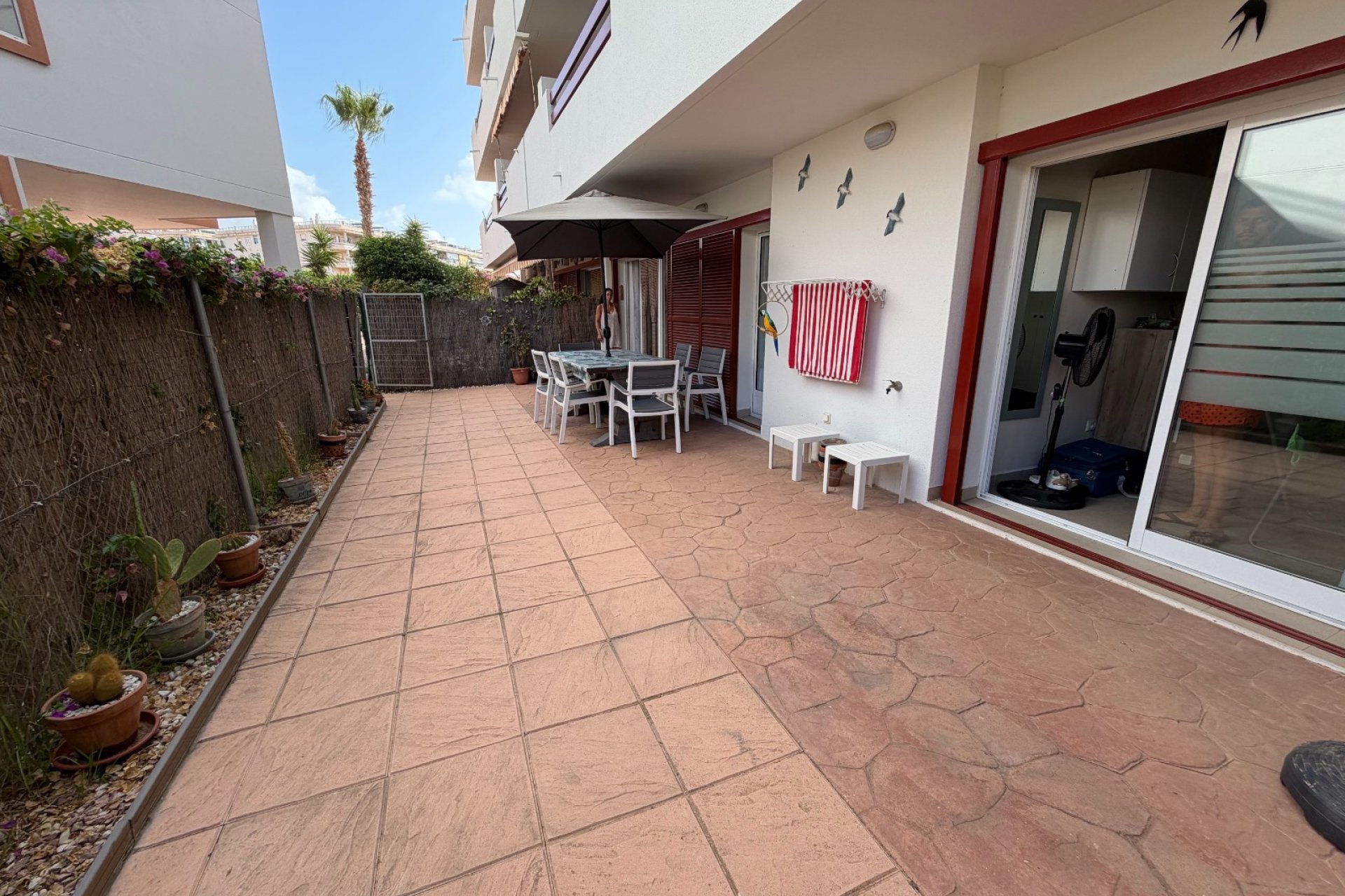 Spacious 3-bedroom apartment in Orihuela with a pool