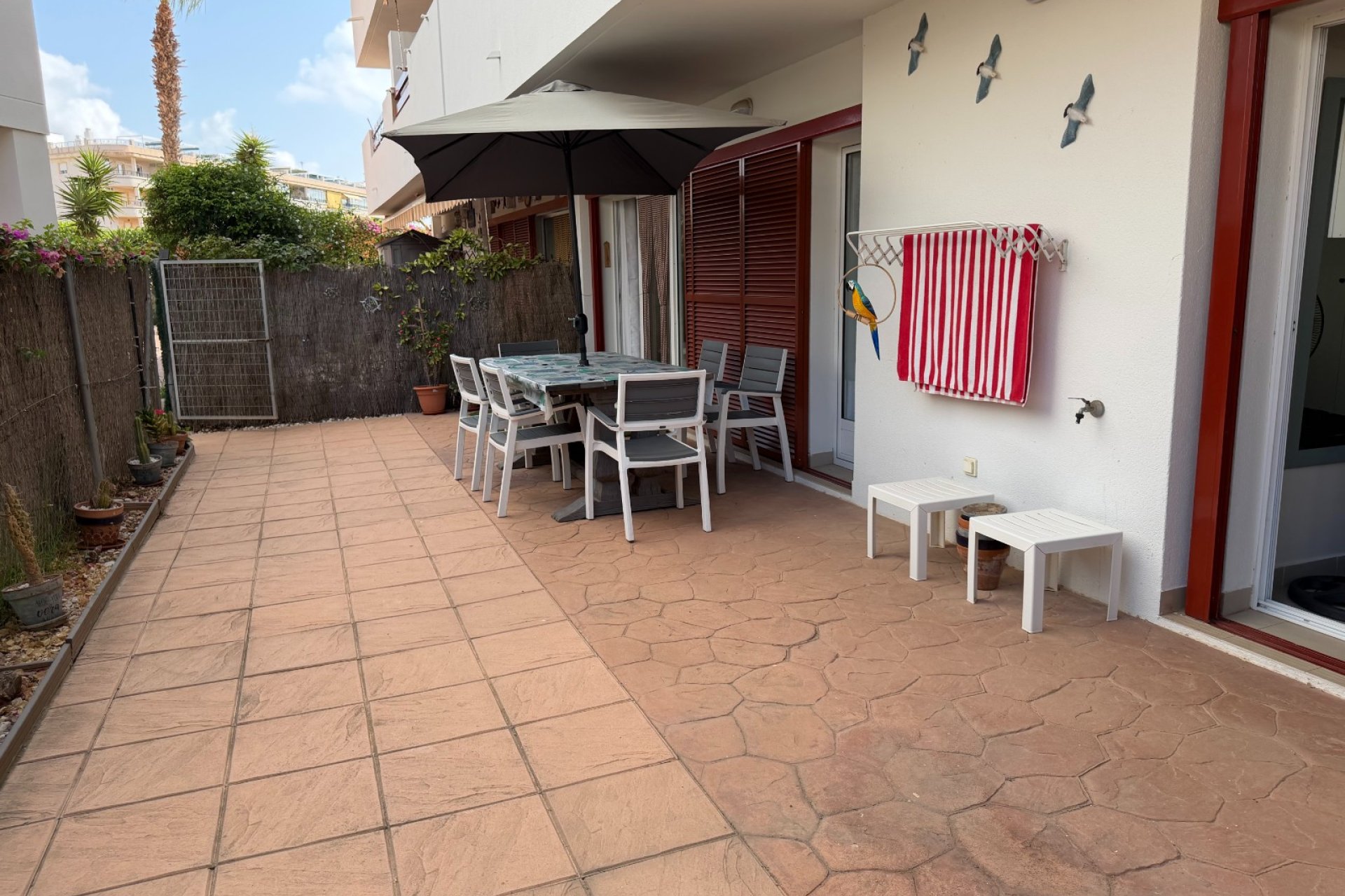 Spacious 3-bedroom apartment in Orihuela with a pool