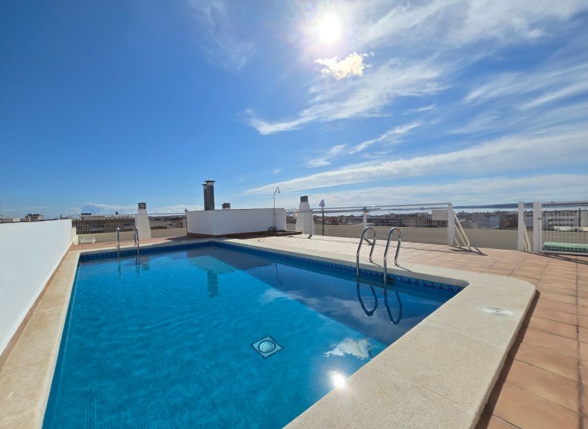 Spacious 3-bedroom apartment with a pool in the heart of Los Montesinos