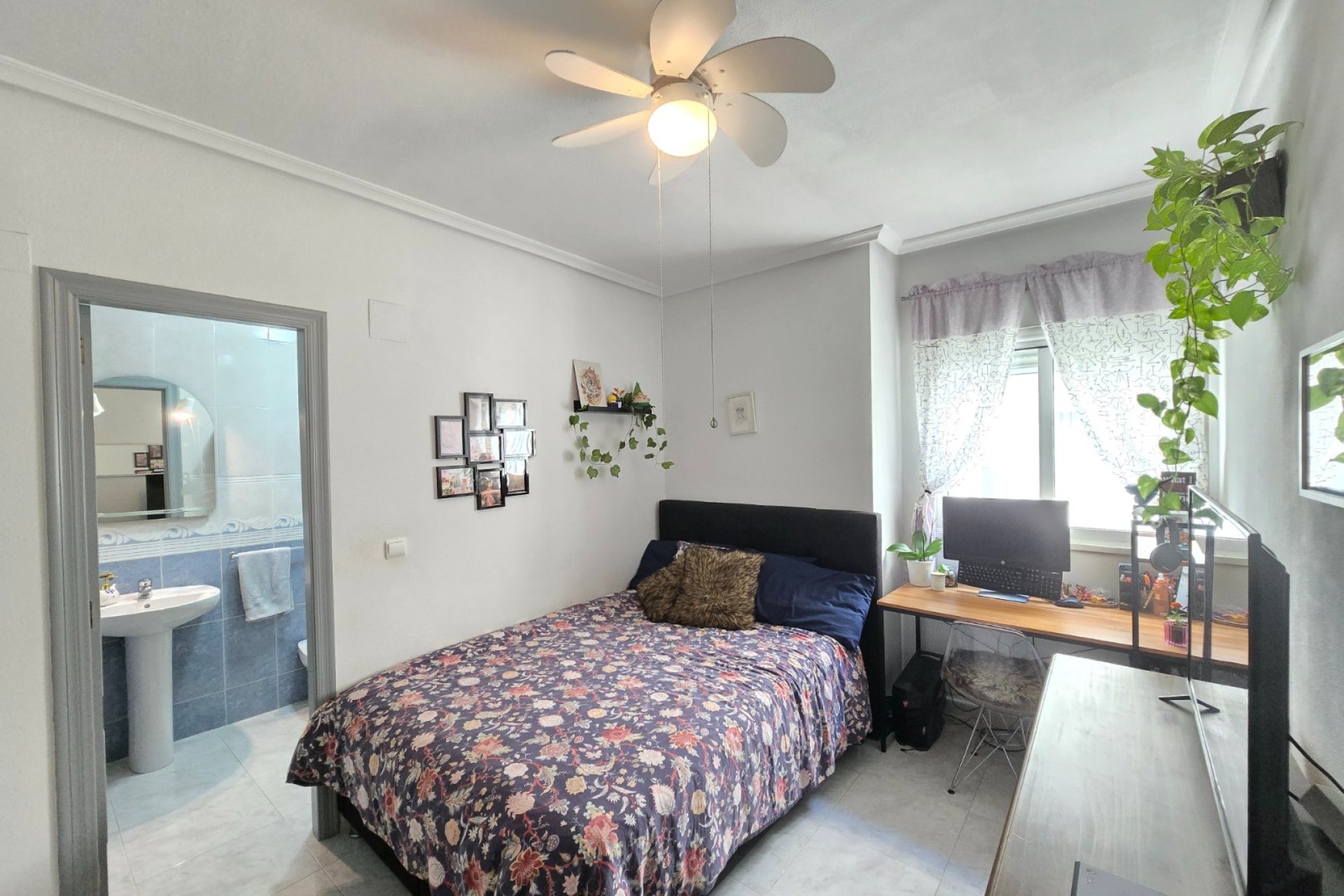 Spacious 3-bedroom apartment with a pool in the heart of Los Montesinos