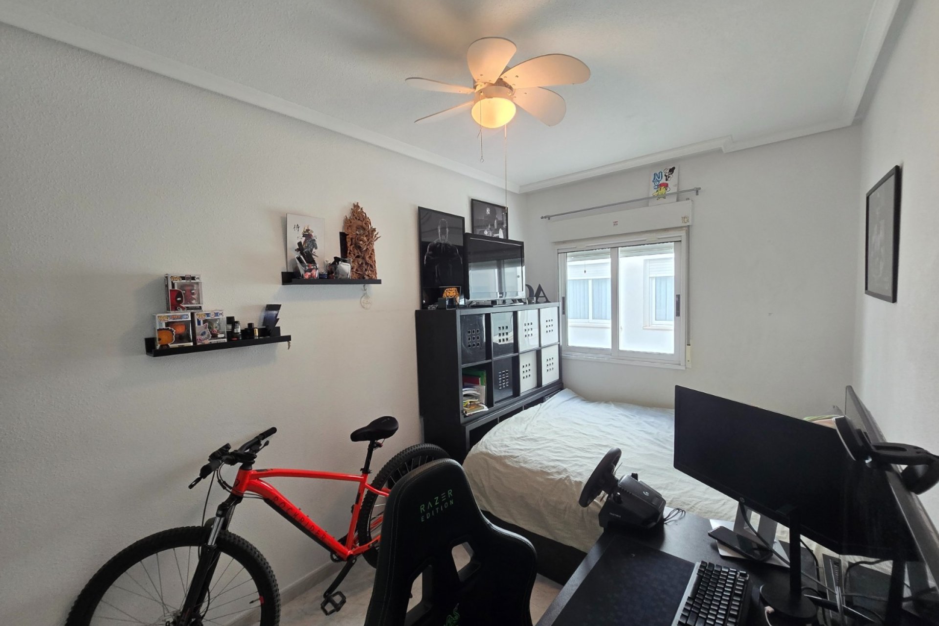 Spacious 3-bedroom apartment with a pool in the heart of Los Montesinos