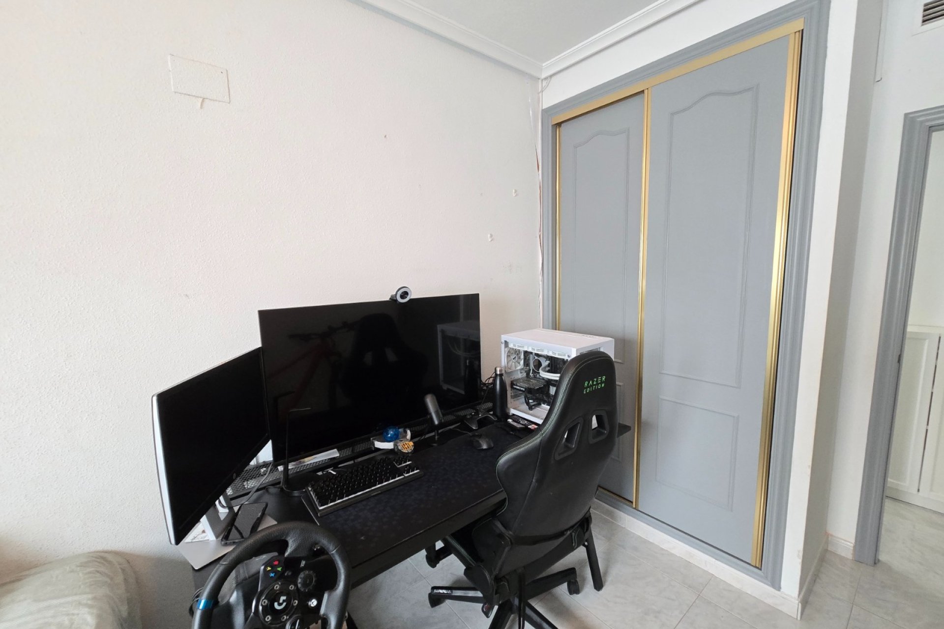 Spacious 3-bedroom apartment with a pool in the heart of Los Montesinos