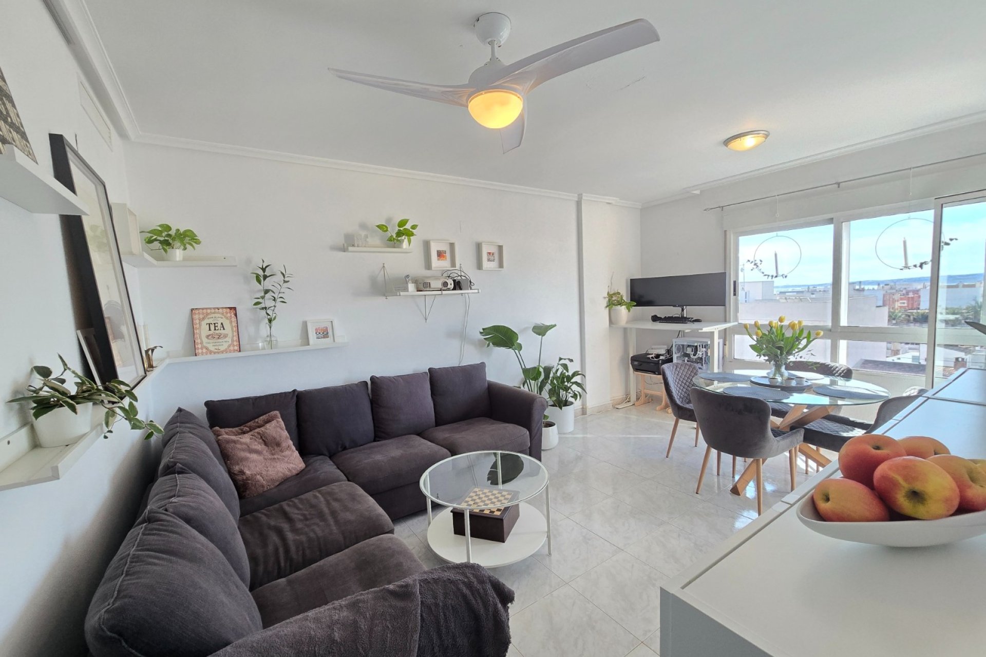 Spacious 3-bedroom apartment with a pool in the heart of Los Montesinos