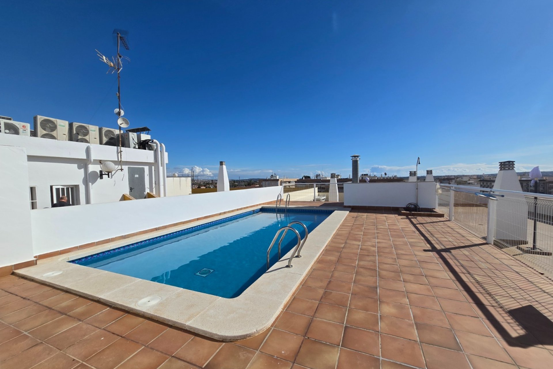 Spacious 3-bedroom apartment with a pool in the heart of Los Montesinos