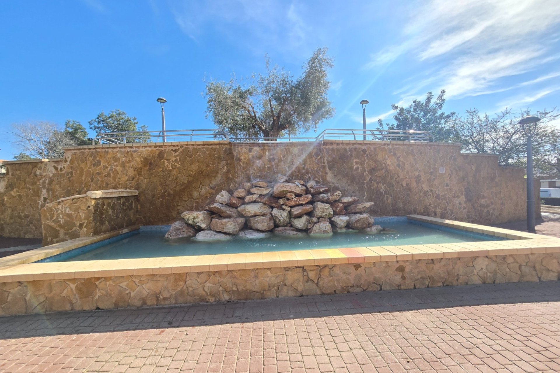 Spacious 3-bedroom apartment with a pool in the heart of Los Montesinos