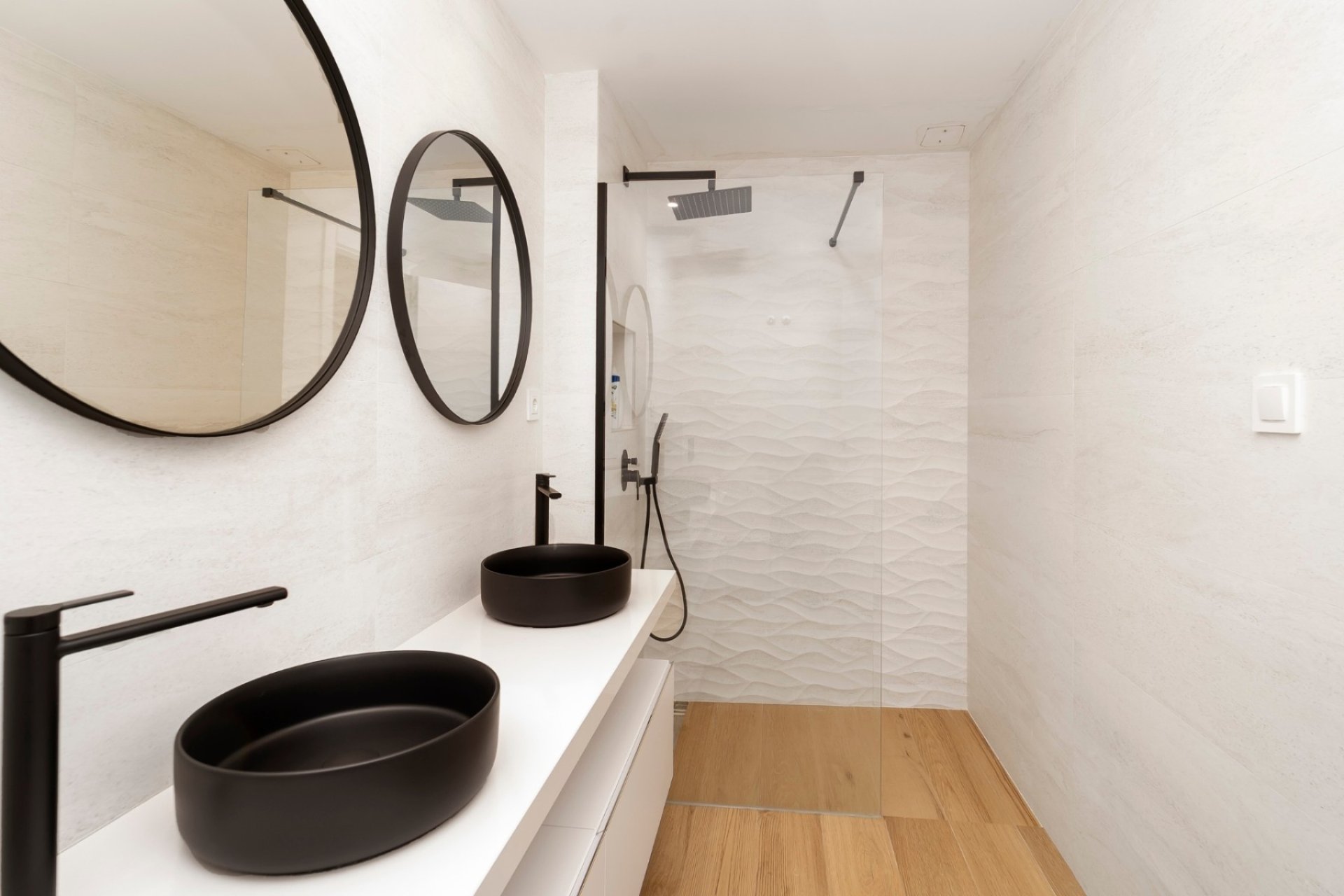 Spacious 3-bedroom apartment with a pool in the heart of Los Montesinos