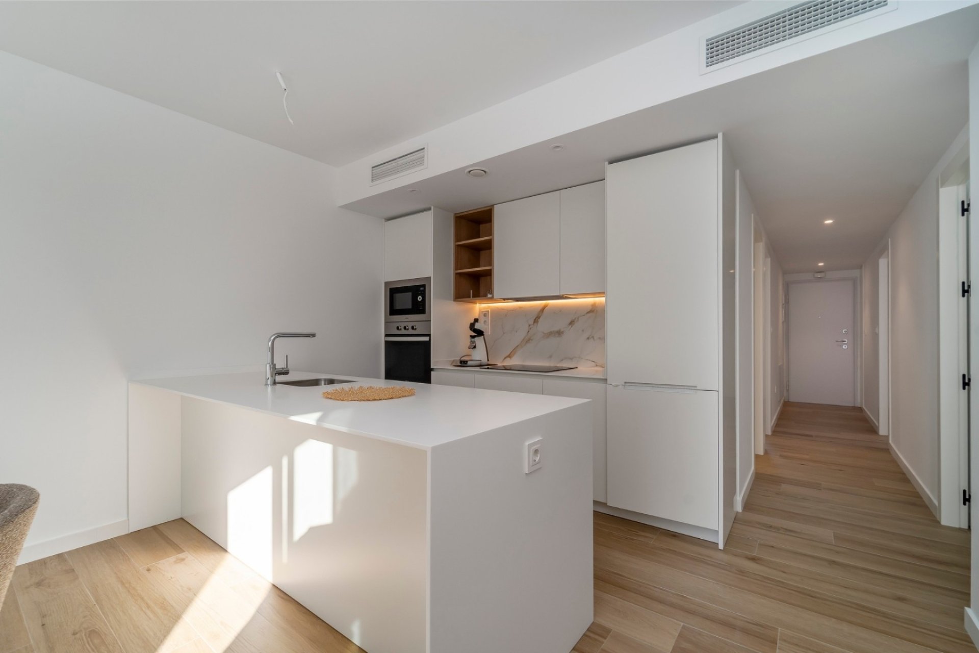 Spacious 3-bedroom apartment with a pool in the heart of Los Montesinos