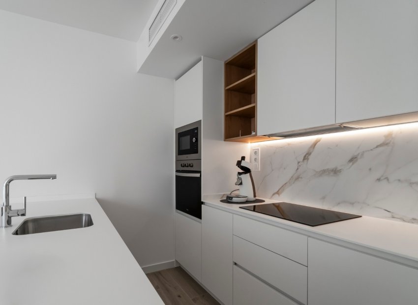 Spacious 3-bedroom apartment with a pool in the heart of Los Montesinos