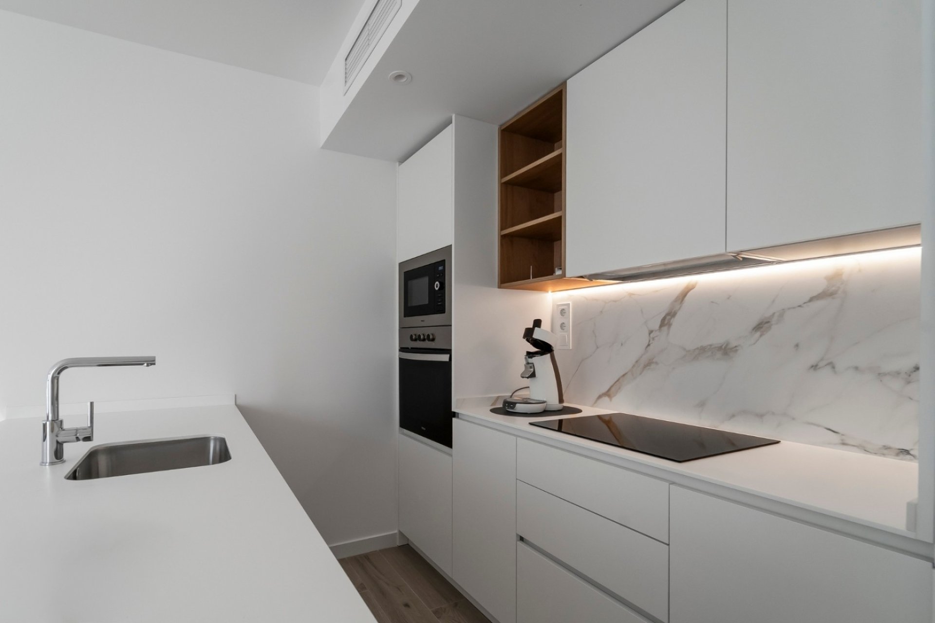 Spacious 3-bedroom apartment with a pool in the heart of Los Montesinos