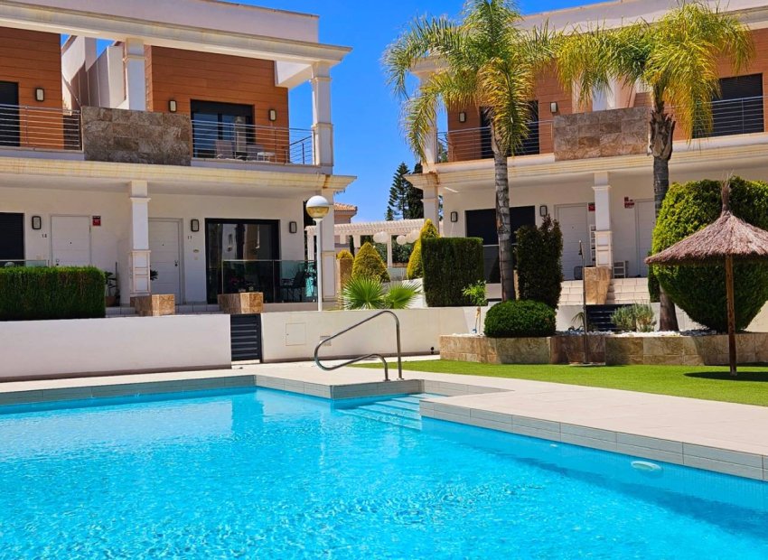 Spacious 3-bedroom apartment with pool and garden in Ciudad Quesada