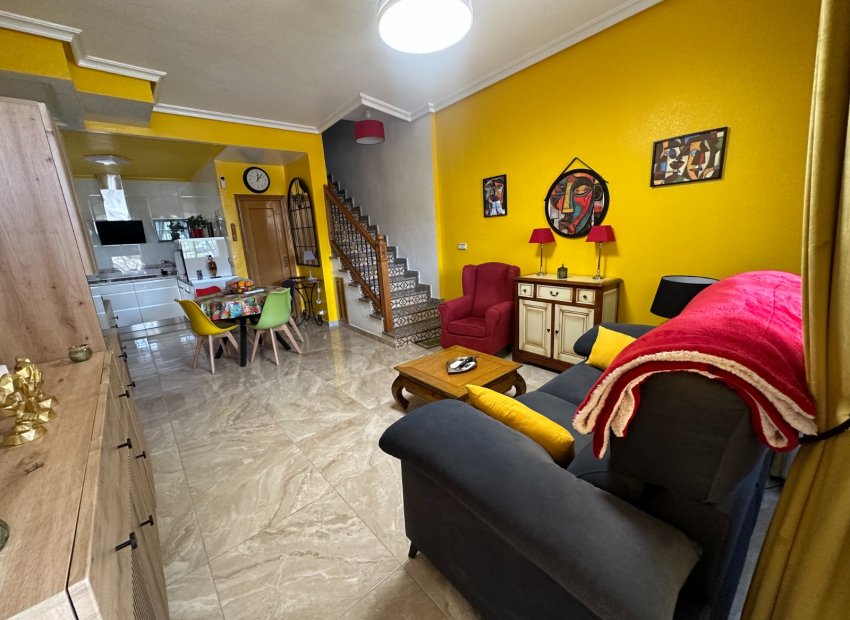 Spacious 3-bedroom townhouse in Bigastro with a garage and panoramic views