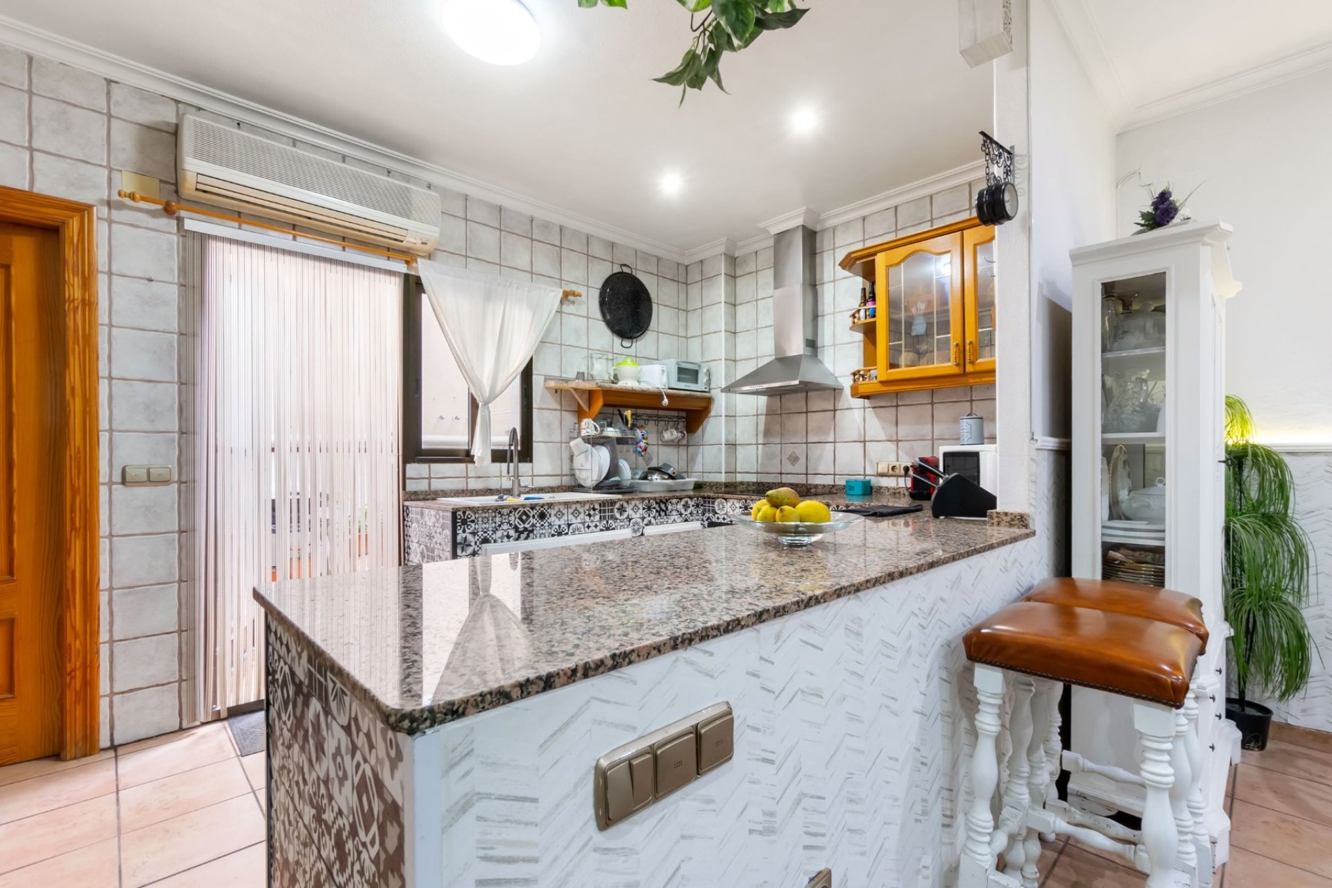 Spacious 3-bedroom townhouse with a sunroom and garage near the golf course in Rojales