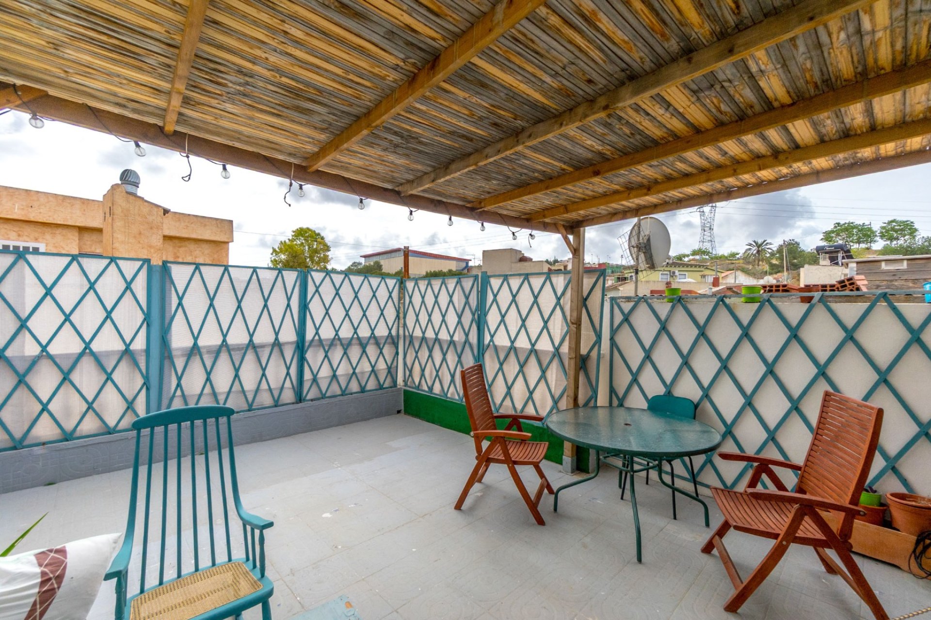 Spacious 3-bedroom townhouse with a sunroom and garage near the golf course in Rojales