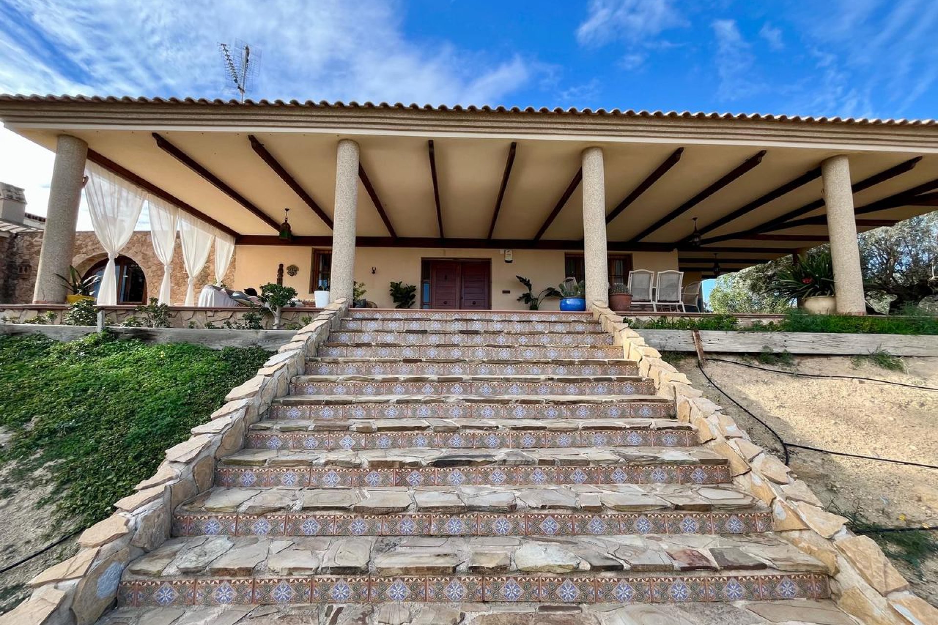 ﻿Spacious 4-bed finca with private pool and mountain views in El Esparragal