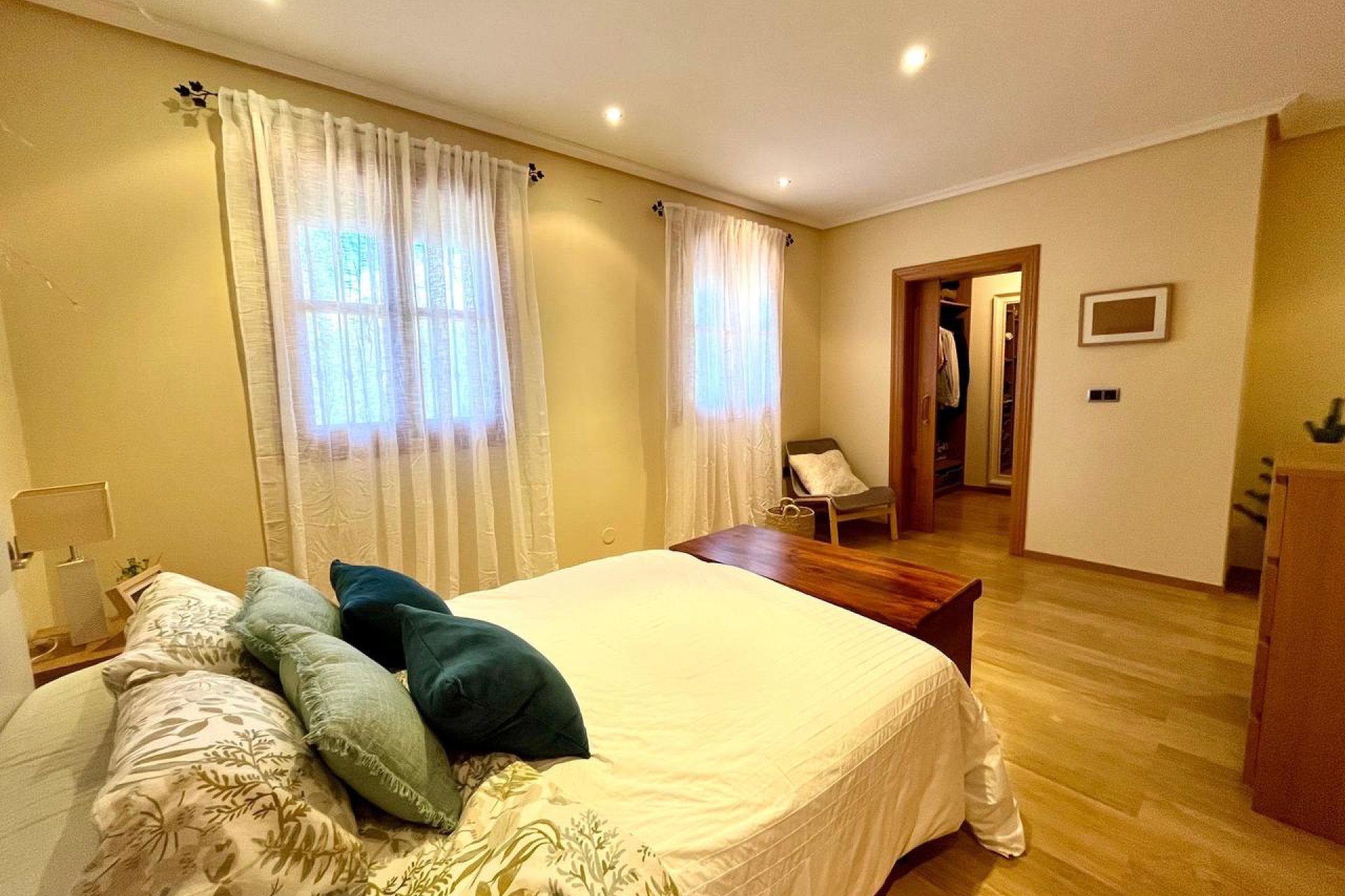 ﻿Spacious 4-bed finca with private pool and mountain views in El Esparragal